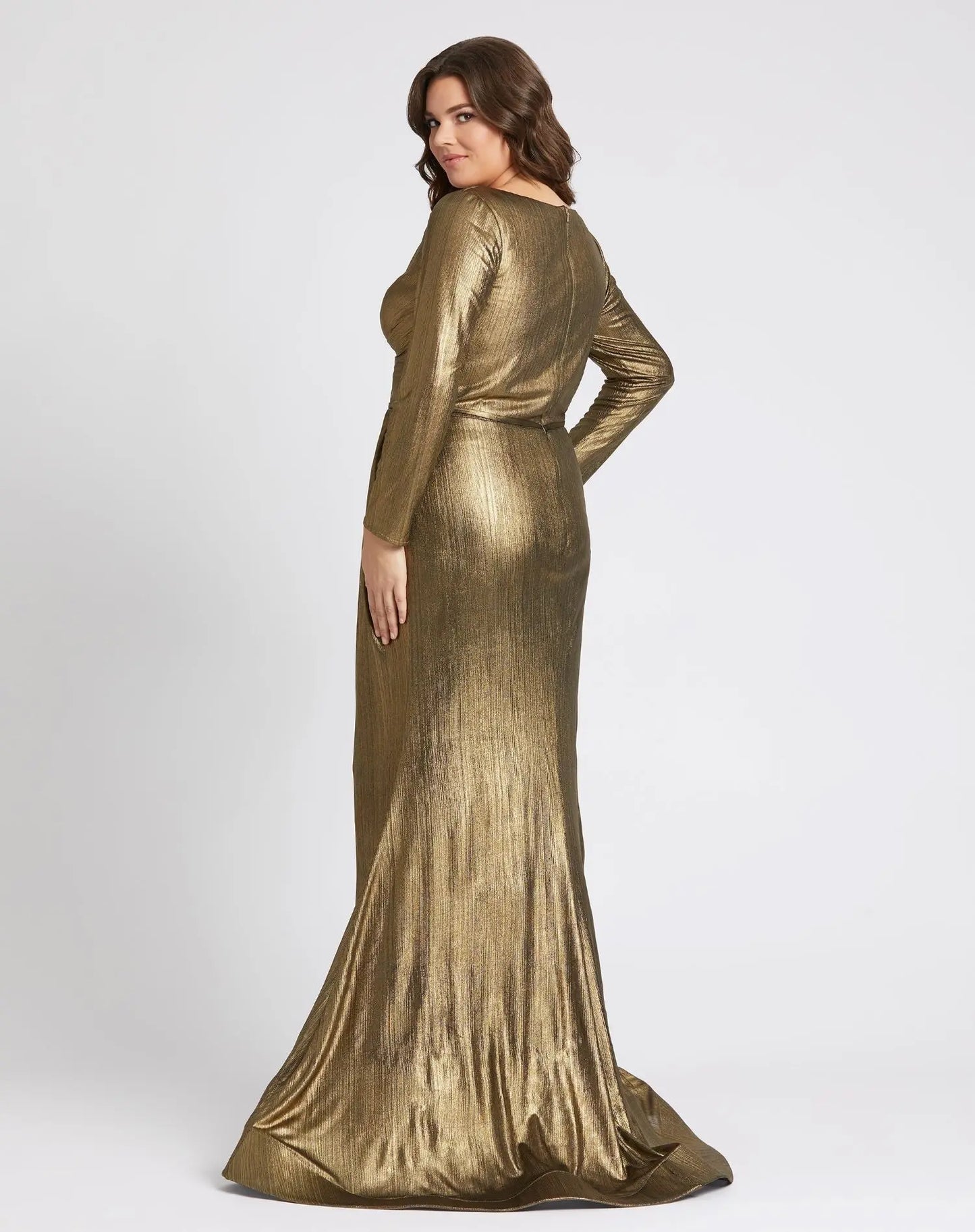 Chic Metallic Evening Gown (Plus) Mac Duggal