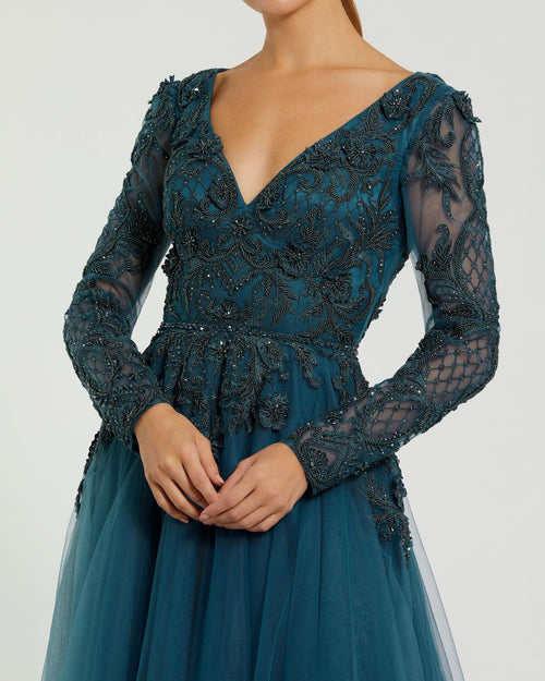 Robe en tulle à manches longues et ornements