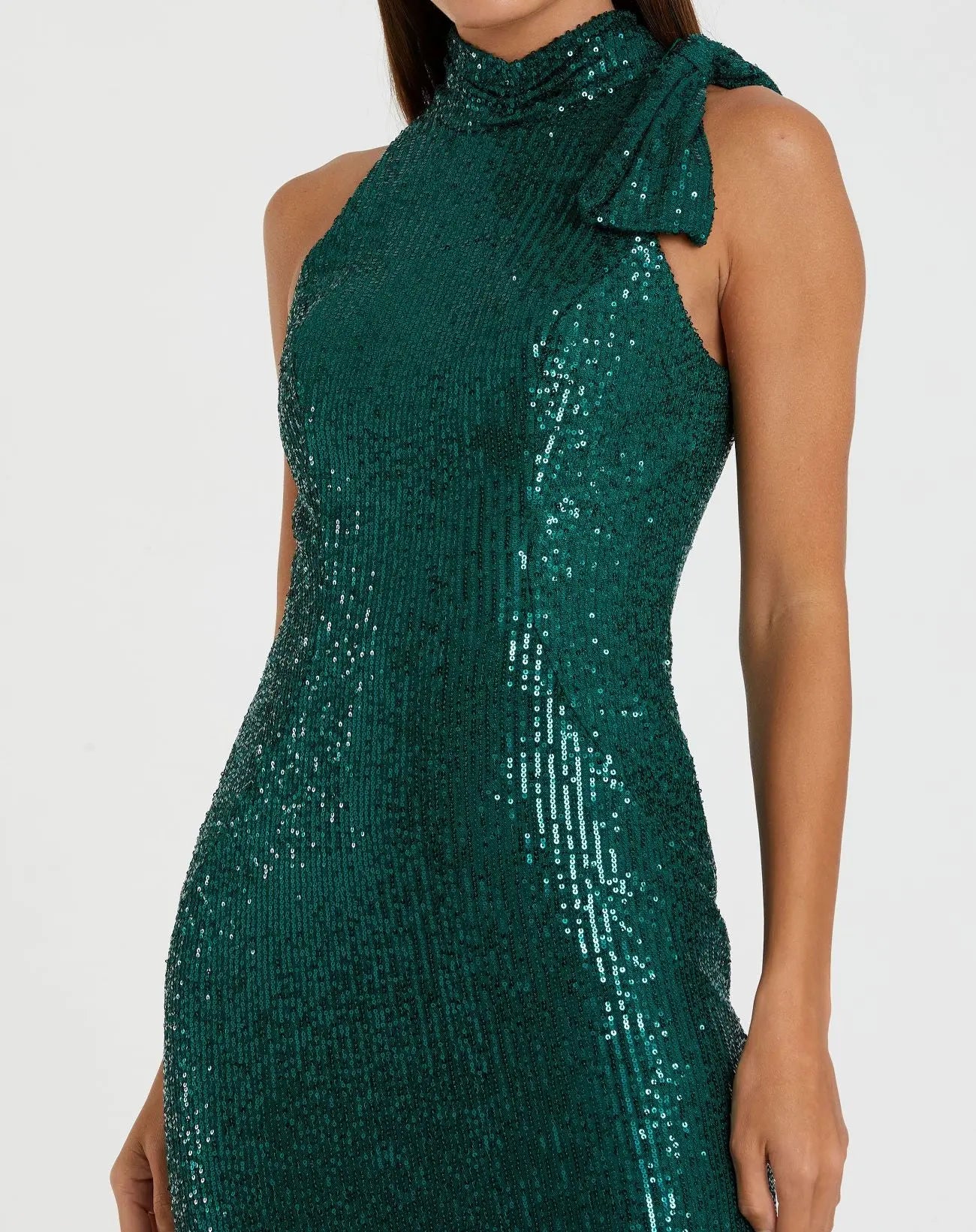 Ieena For Mac Duggal - Green Soft Tie Halter Neck Sequin Gown - US 6 Ieena For Mac Duggal - Green Soft Tie Halter Neck Sequin Gown - US 6
