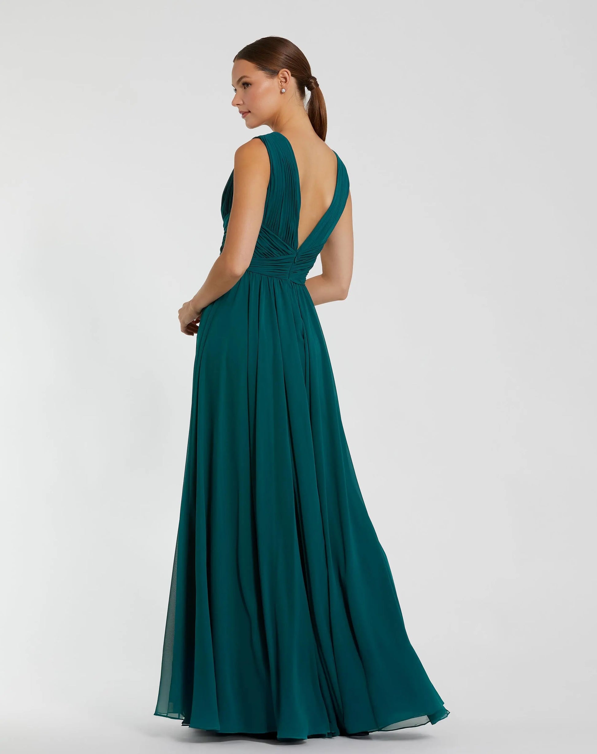 Mac Duggal Women's Sleeveless Ruched V Neck Chiffon Gown Mac Duggal Women's Sleeveless Ruched V Neck Chiffon Gown