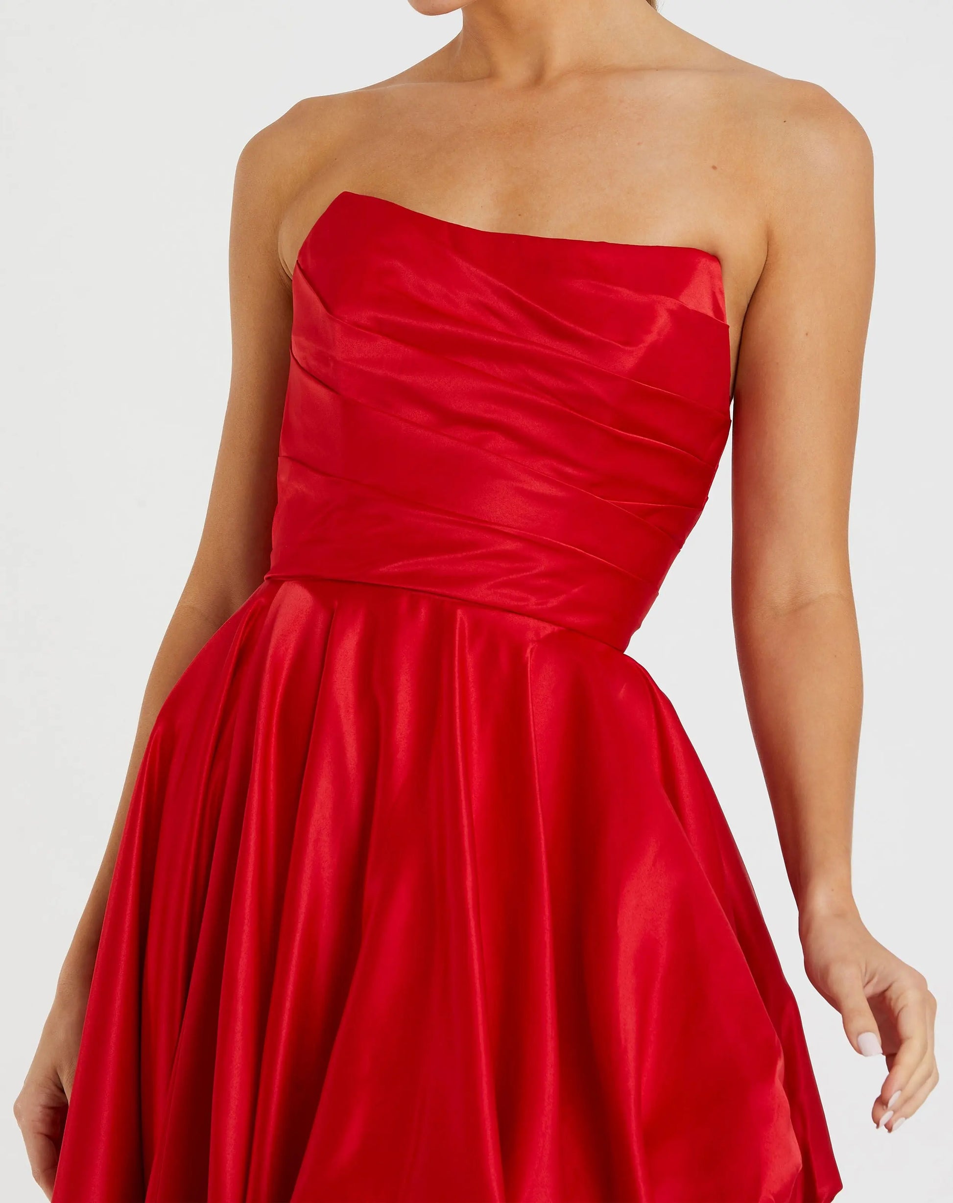 Mac Duggal - Red Strapless Ruched High Low Gown - US 4 Mac Duggal - Red Strapless Ruched High Low Gown - US 4