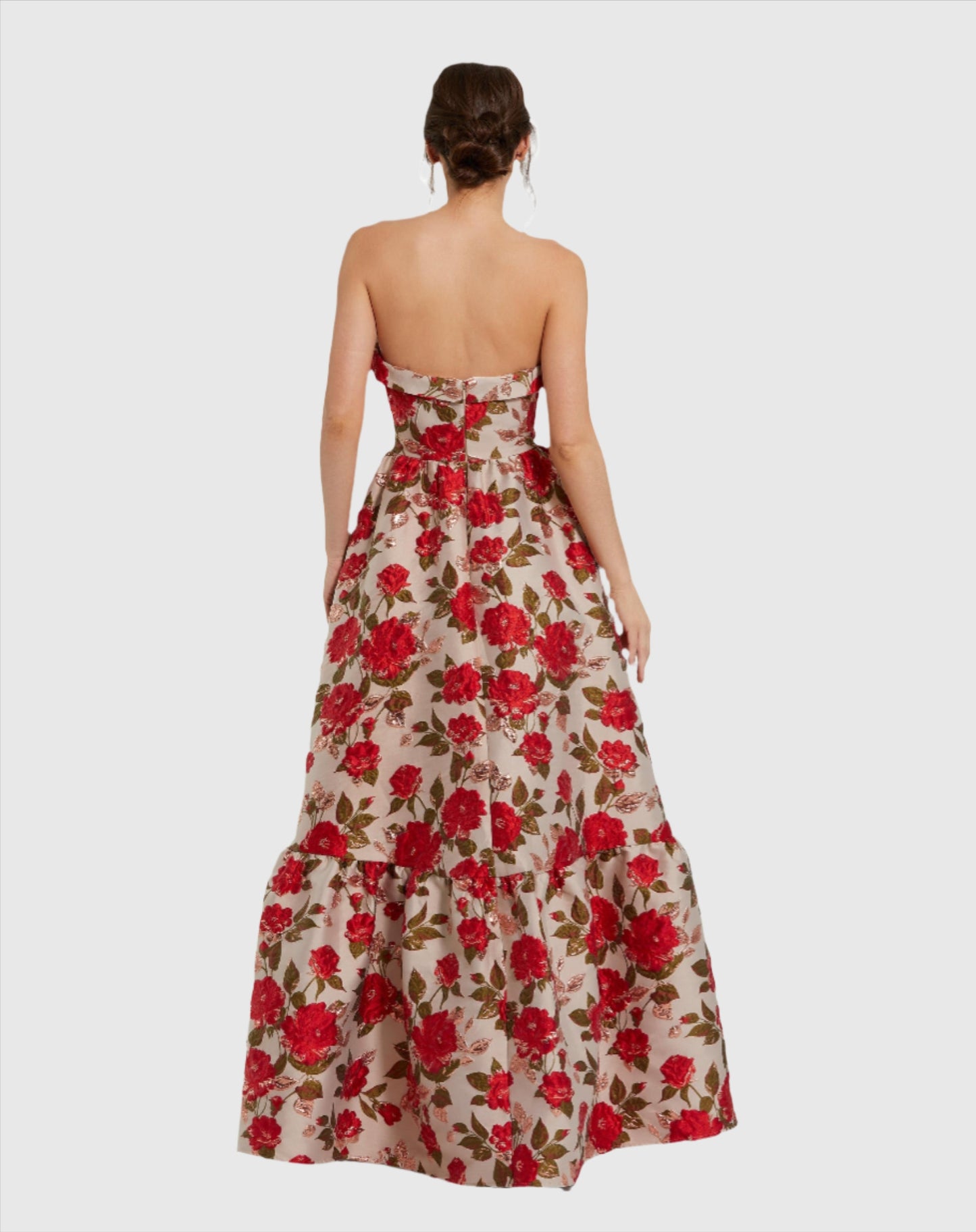 Vestido de brocado floral sin tirantes con volante en el bajo