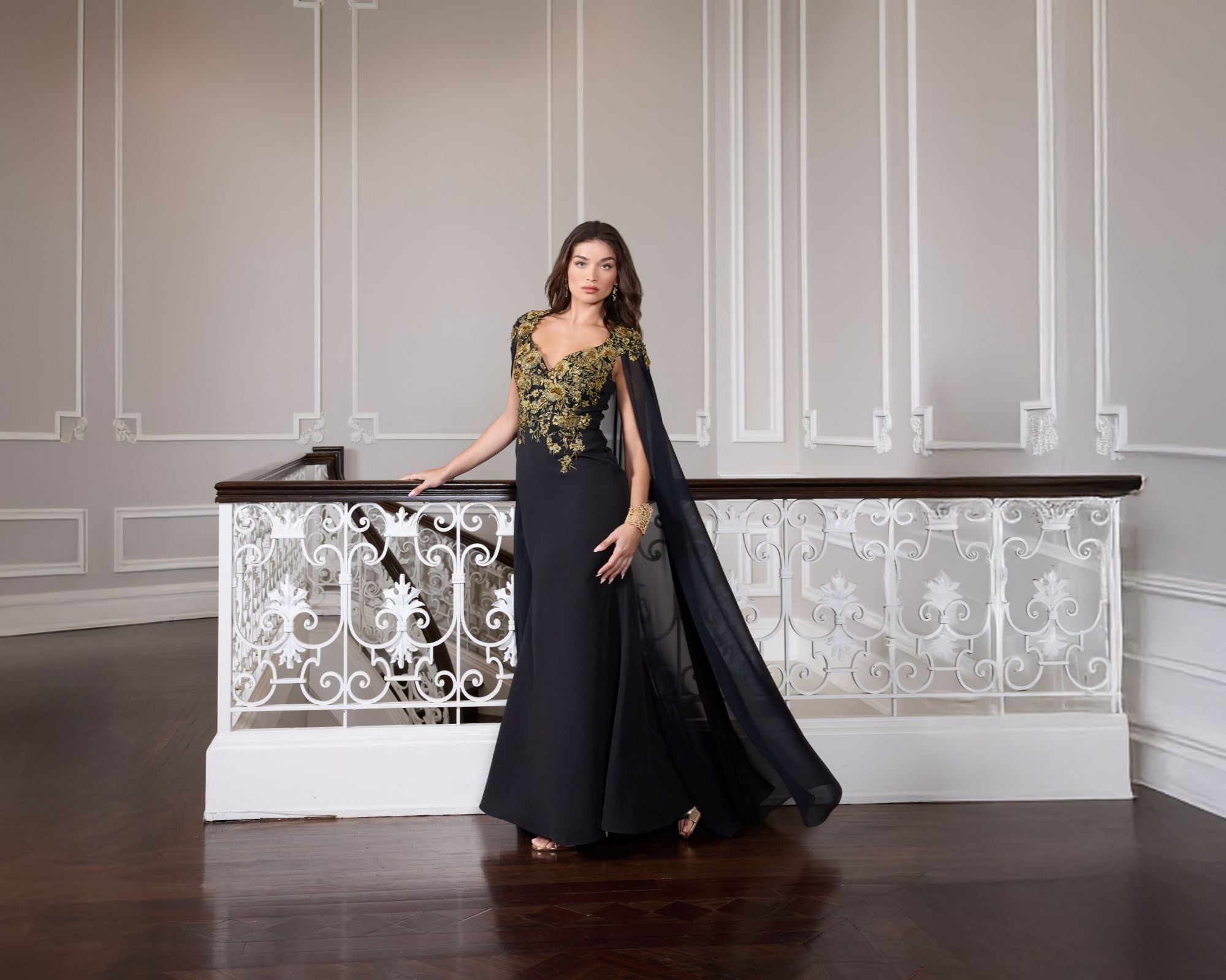 【新品・未使用】マックドゥガル★ロゼットワンショルダードレス　ミディ丈　シルバー マックドゥガル☆ロゼットワンショルダードレス ミディ丈 シルバー MAC