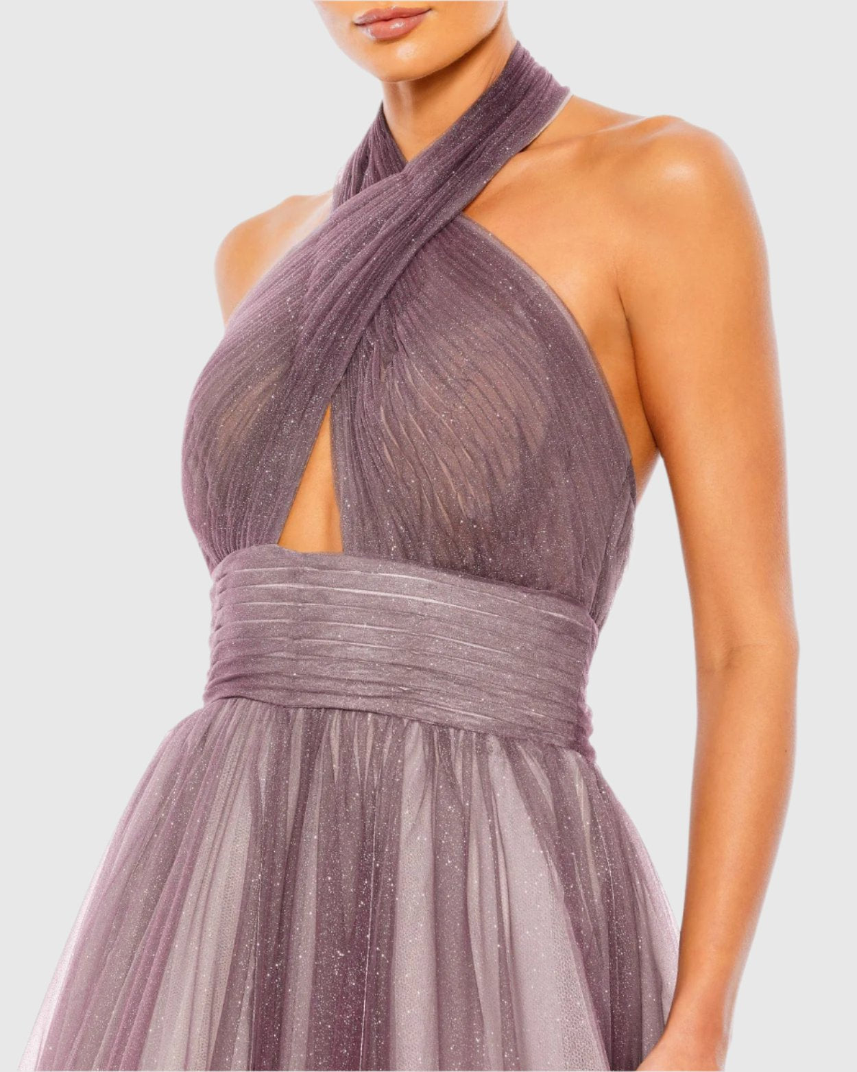 Glitzerndes Ballkleid mit Neckholder und Ombre-Muster