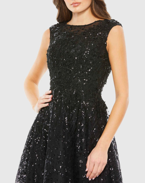 Robe ajustée et évasée à manches courtes et sequins