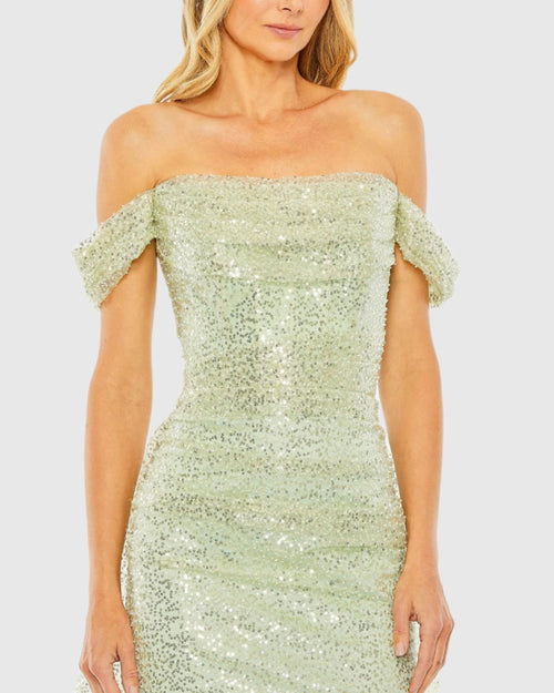 Robe de train à empiècements et sequins à épaules dénudées