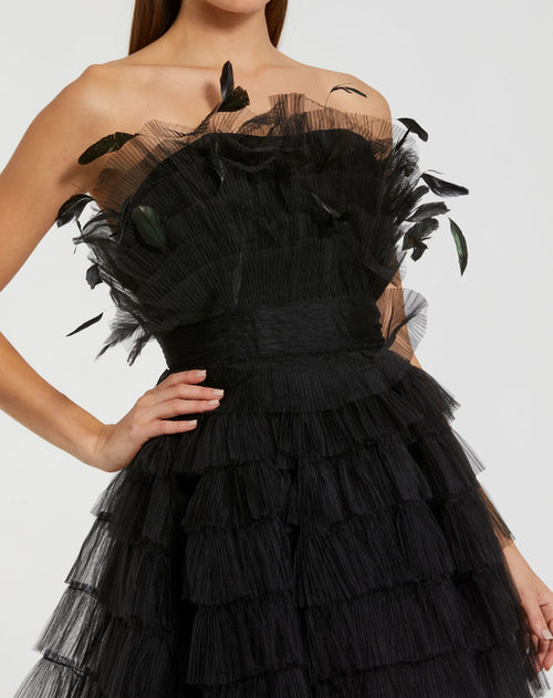 Robe ajustée et évasée en tulle sans bretelles à plumes