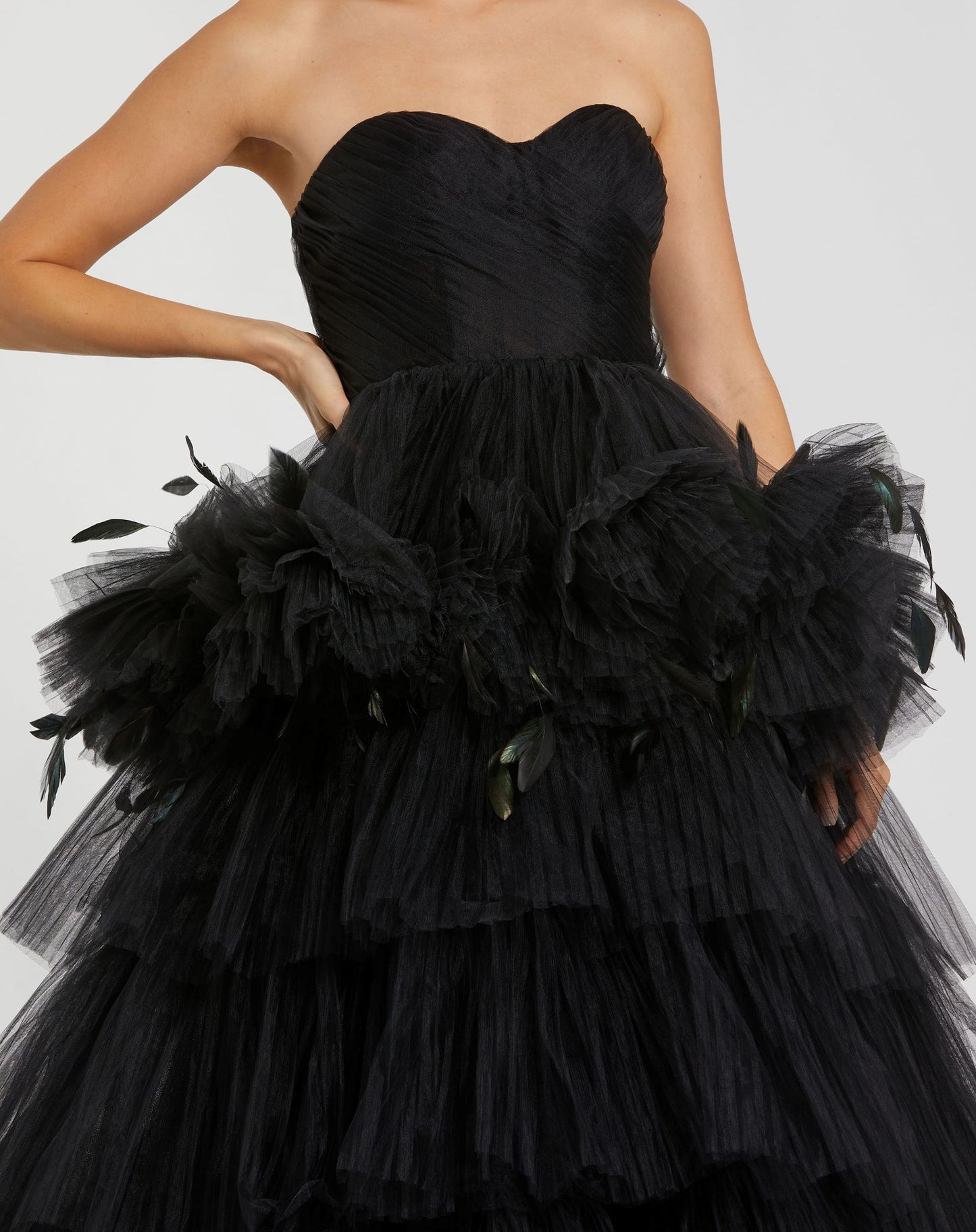 Robe bustier en tulle avec détails en plumes