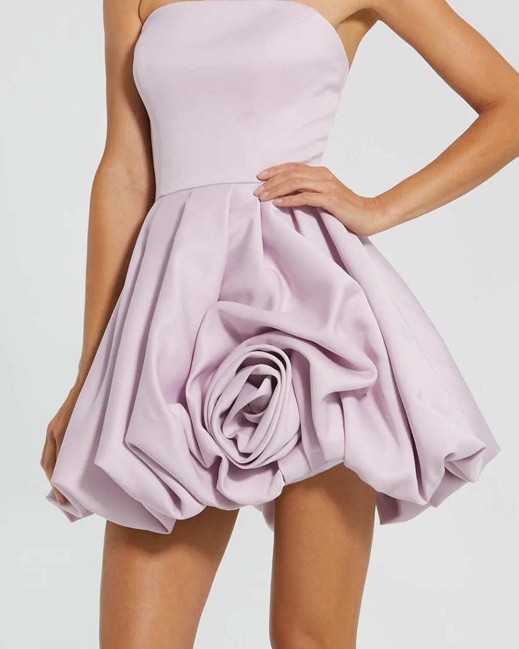 パープル ストラップレス ミニドレス 3Dローズディテール | Mac Duggal