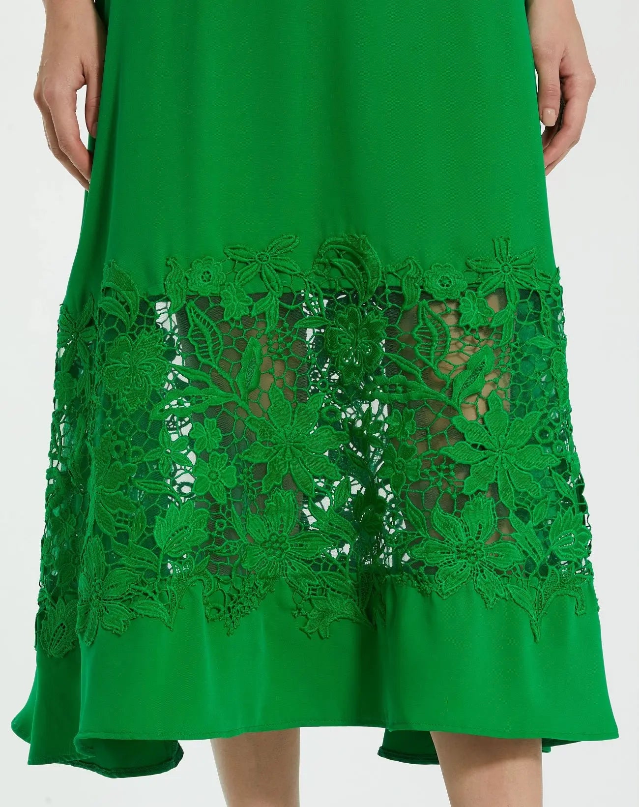 Green Crepe Boat Neck Midi Dress With Applique Cut Out - Mac Duggal