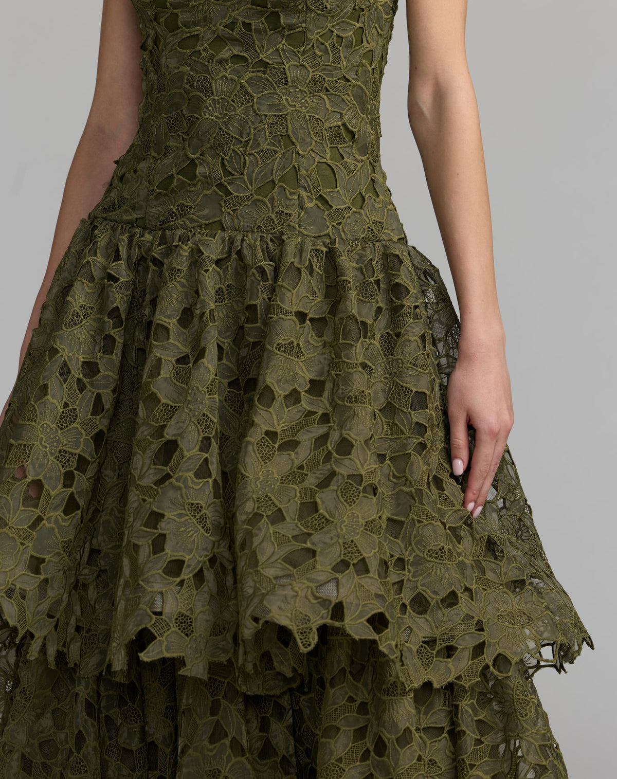Olive Sleeveless Embroidered Lace Tiered Midi Dress - Mac Duggal