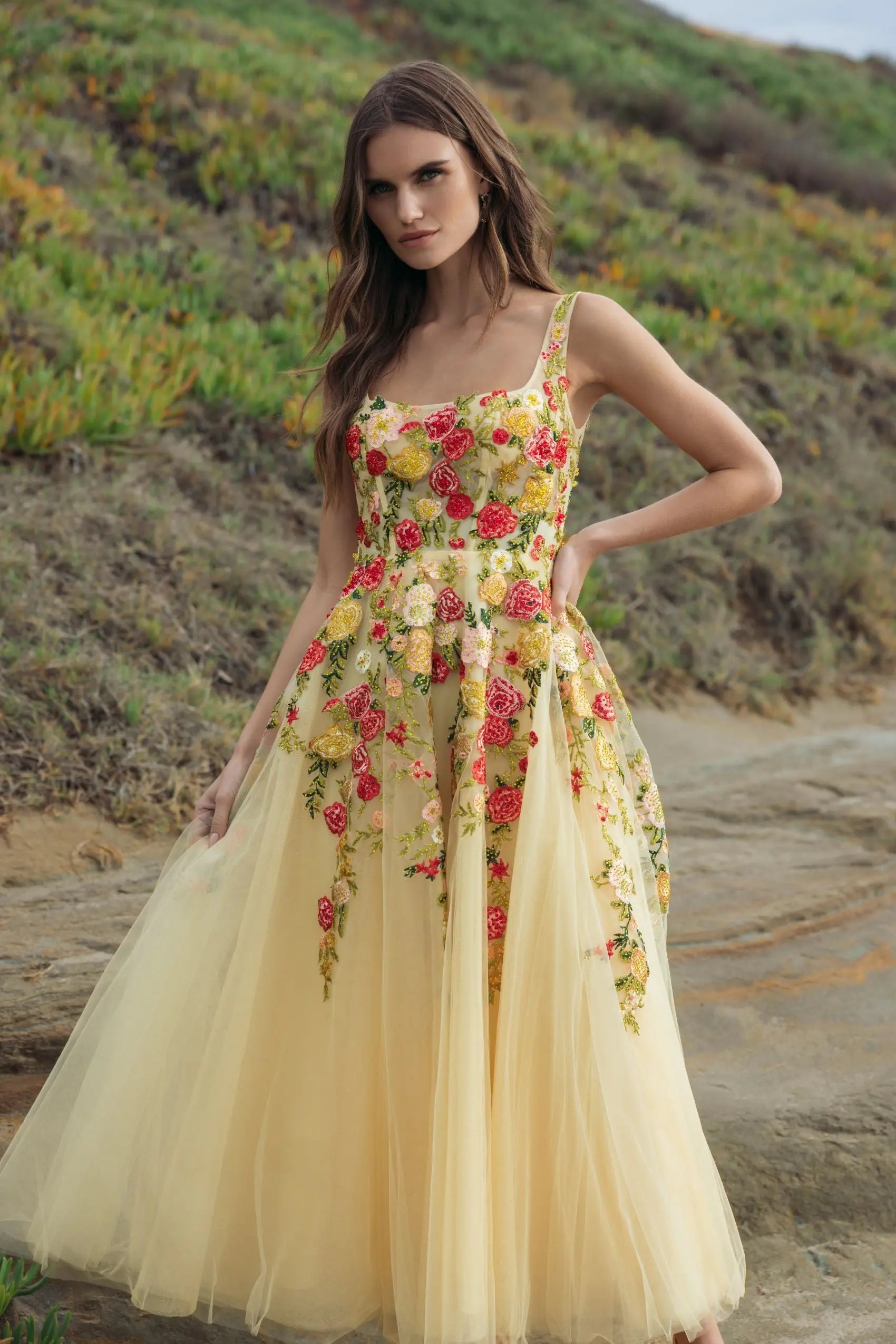 イエロー エンブロイダリー チュール Aライン ミディドレス | Mac Duggal