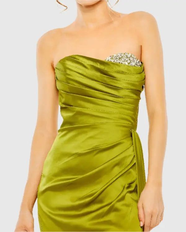 Mac Duggal - Green Strapless Embellished Sweetheart Neckline Satin Gown - US 10 Mac Duggal - Green Strapless Embellished Sweetheart Neckline Satin Gown - US 10