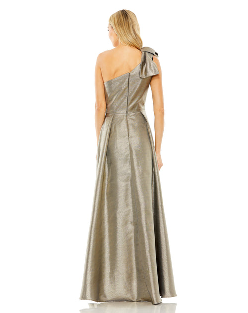 Metallisches One-Shoulder-Kleid mit Schleife und Schlitz | Muster | Gr. 2