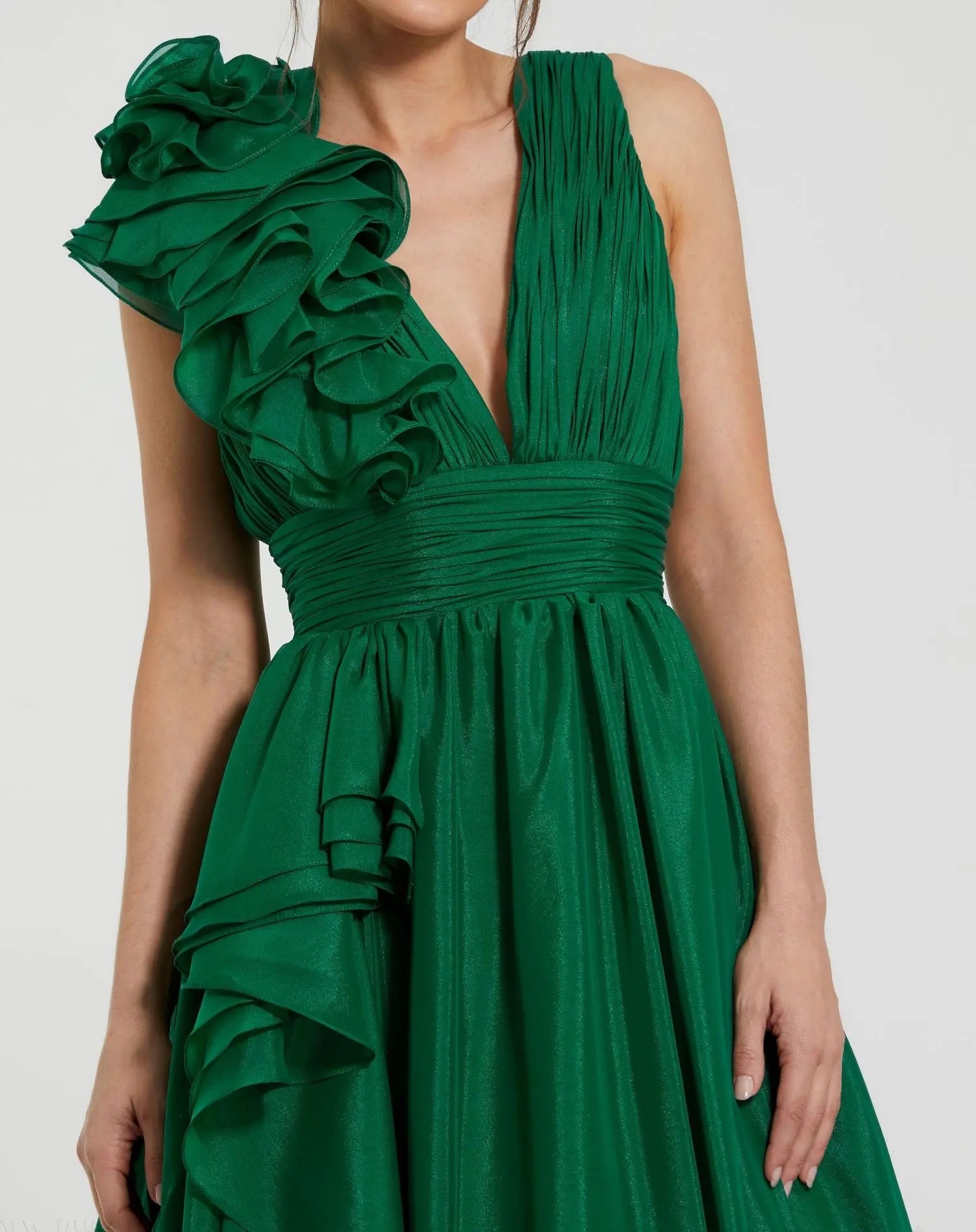 Mac Duggal - Emerald Green Ruffle Shoulder V-Neck Chiffon Gown - US 4 Mac Duggal - Emerald Green Ruffle Shoulder V-Neck Chiffon Gown - US 4