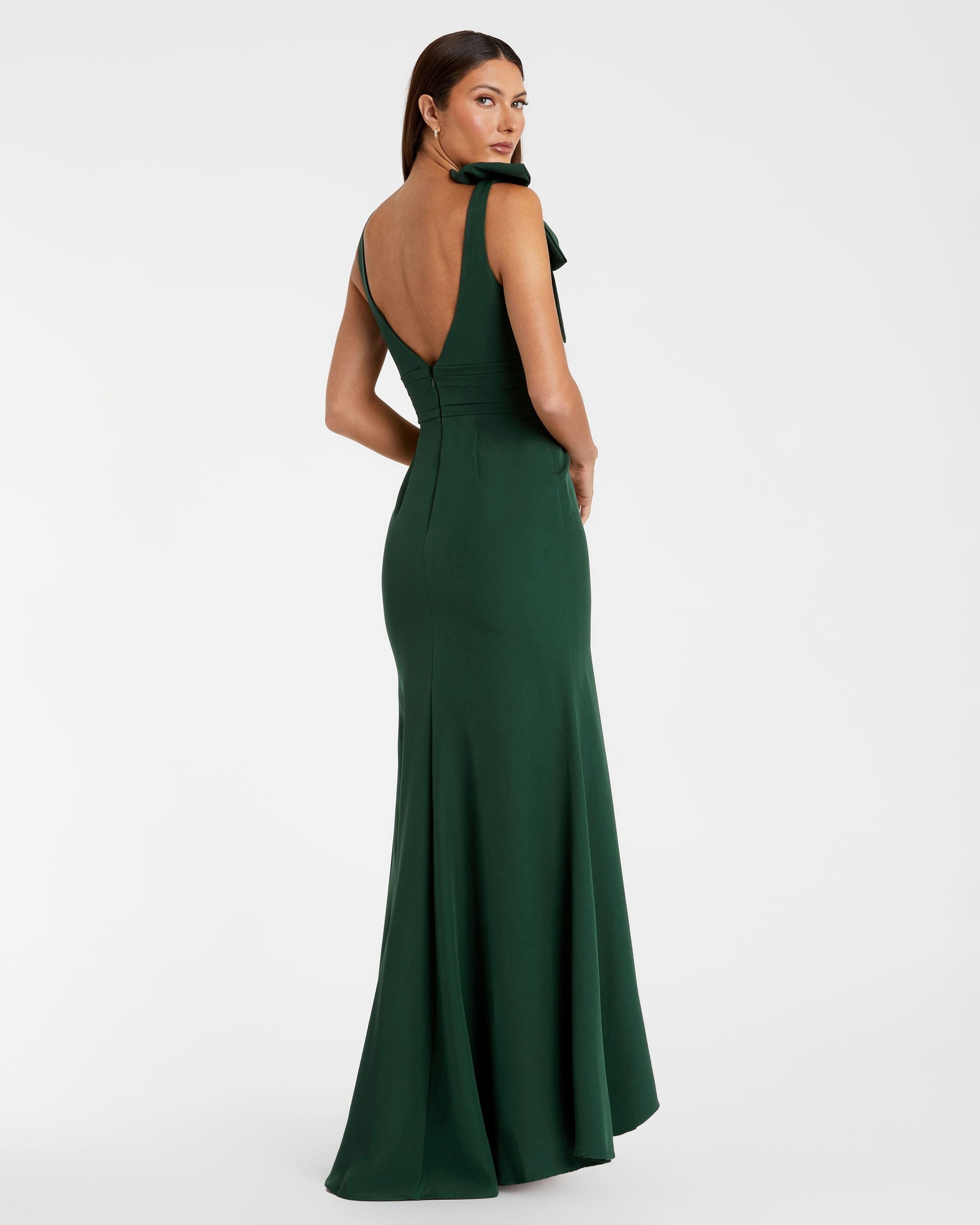 Mac Duggal - Green Sleeveless V Neck Bow Detail Mermaid Gown - US 16 Mac Duggal - Green Sleeveless V Neck Bow Detail Mermaid Gown - US 16