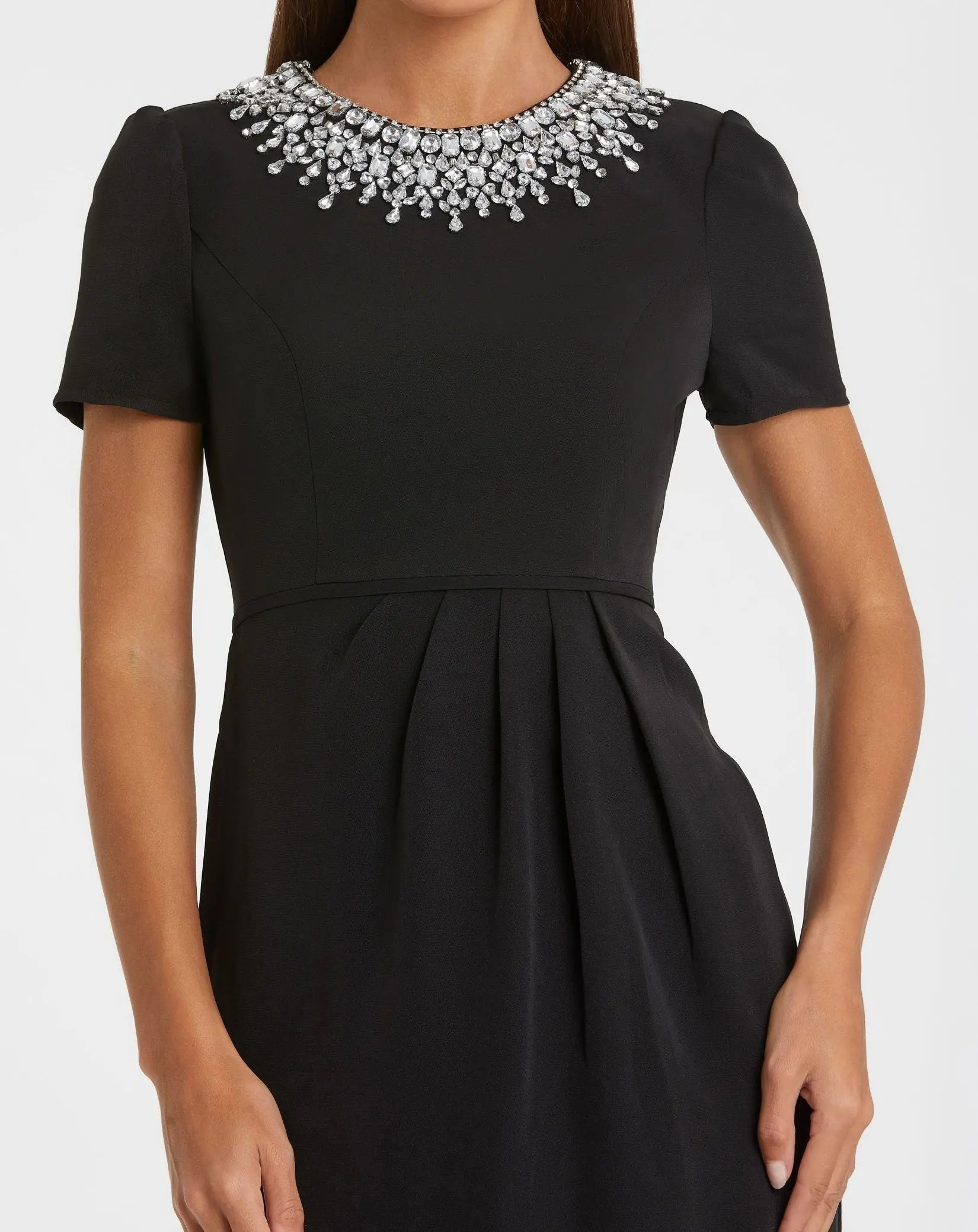 Ieena for Mac Duggal - Black Short Sleeve Rhinestone Neckline Midi Dress - US 10 Ieena for Mac Duggal - Black Short Sleeve Rhinestone Neckline Midi Dress - US 10