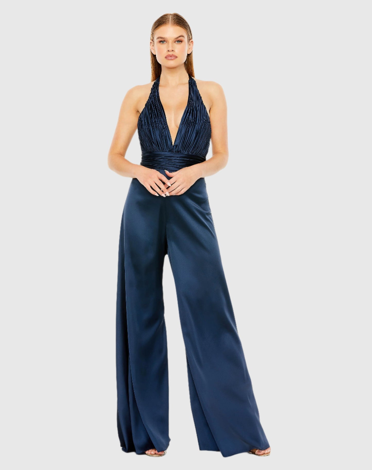 Jumpsuit aus Satin mit gerüschtem Neckholder-Top und weitem Bein