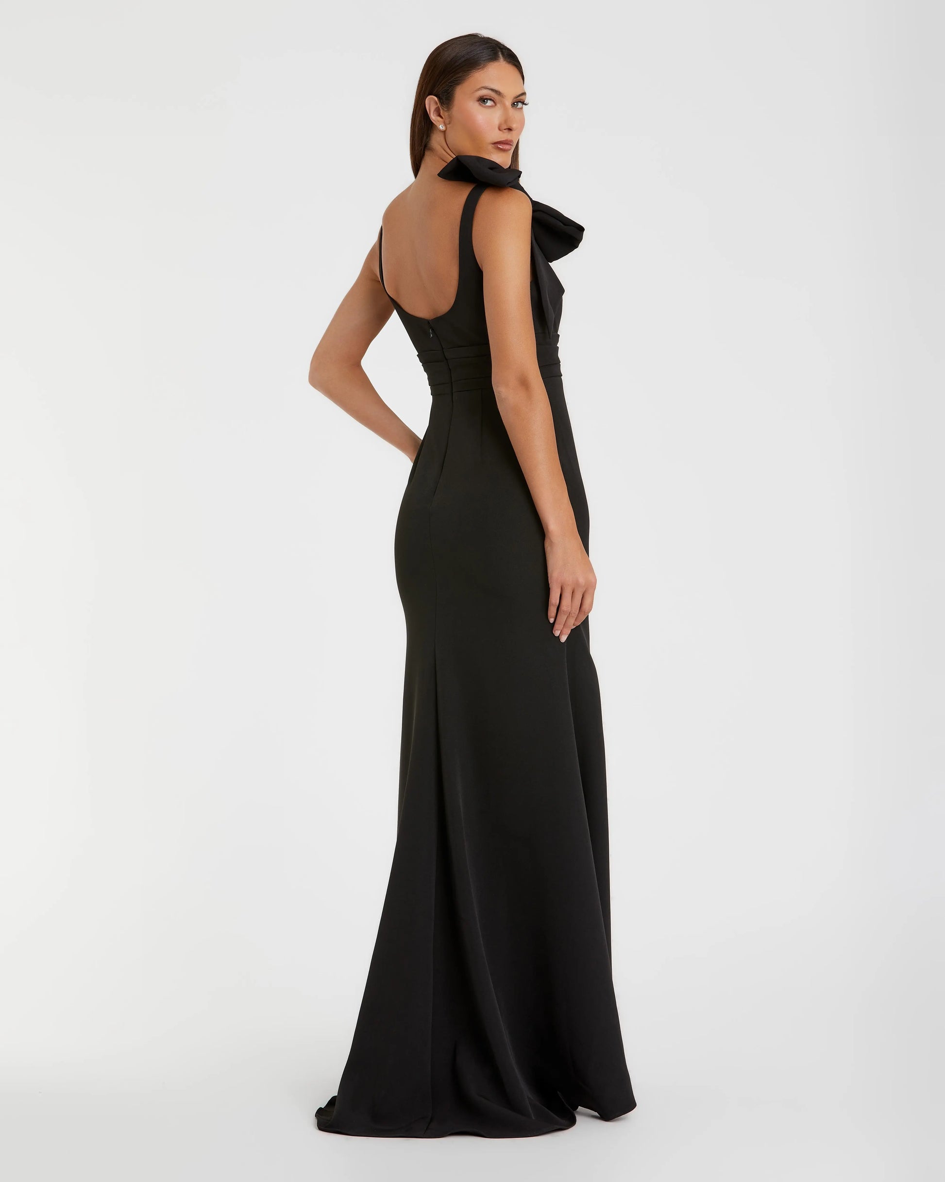 Black Scoop Neck Trumpet Gown with Bow Ieena for Mac Duggal