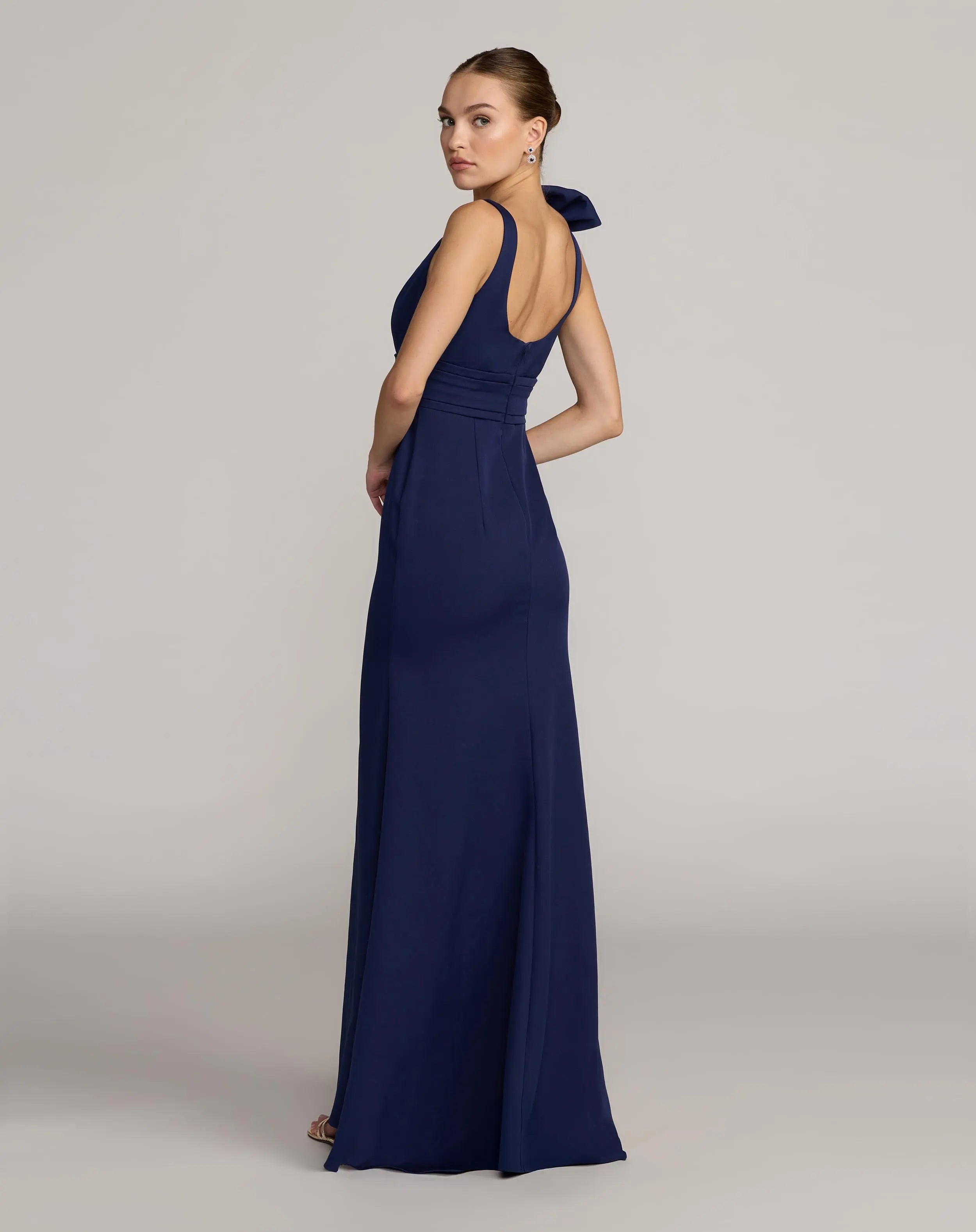Navy Scoop Neck Trumpet Gown with Bow - Ieena for Mac Duggal