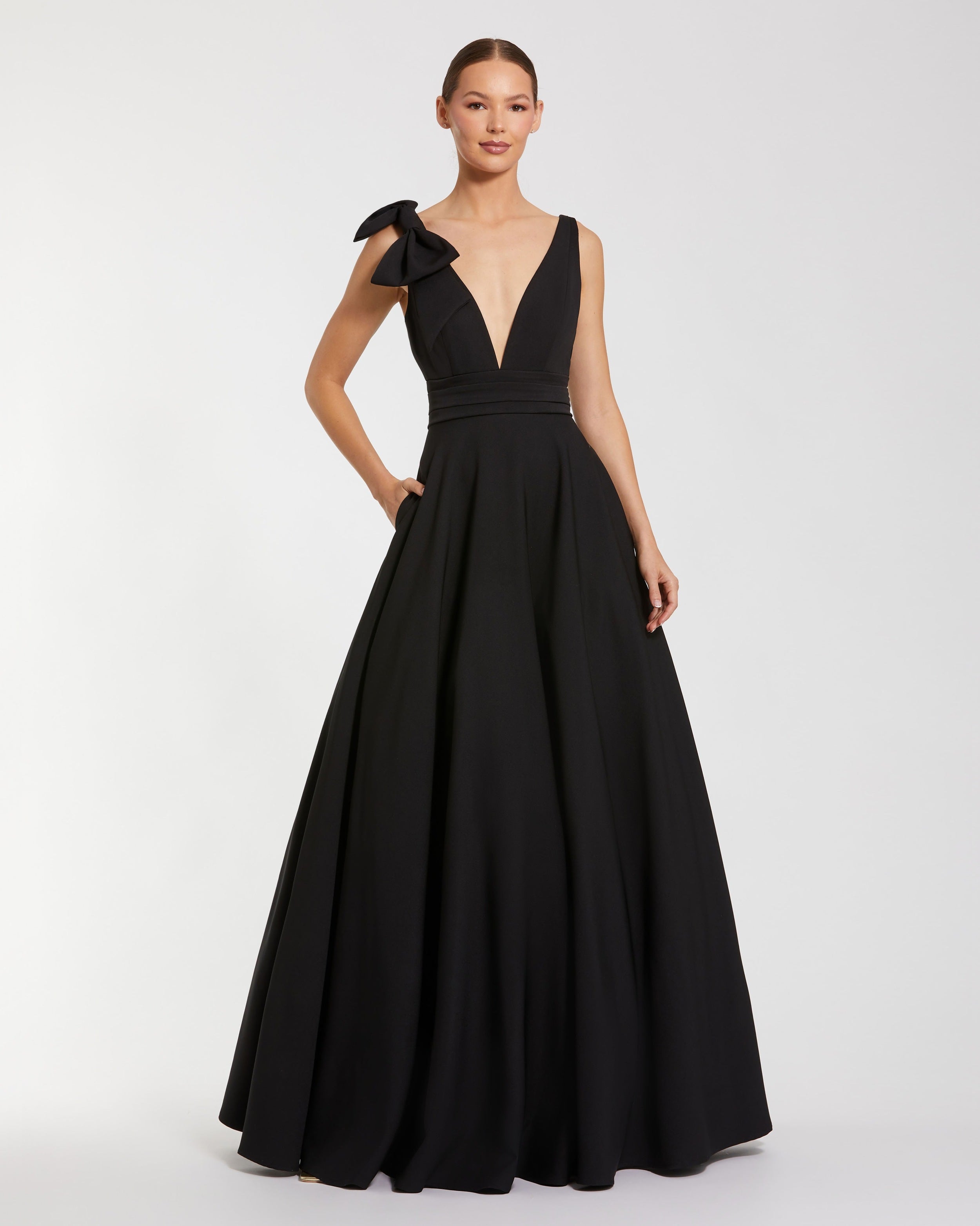 Black Crepe Sleeveless Plunge Neck Ball Gown With Bow - Ieena for Mac Duggal