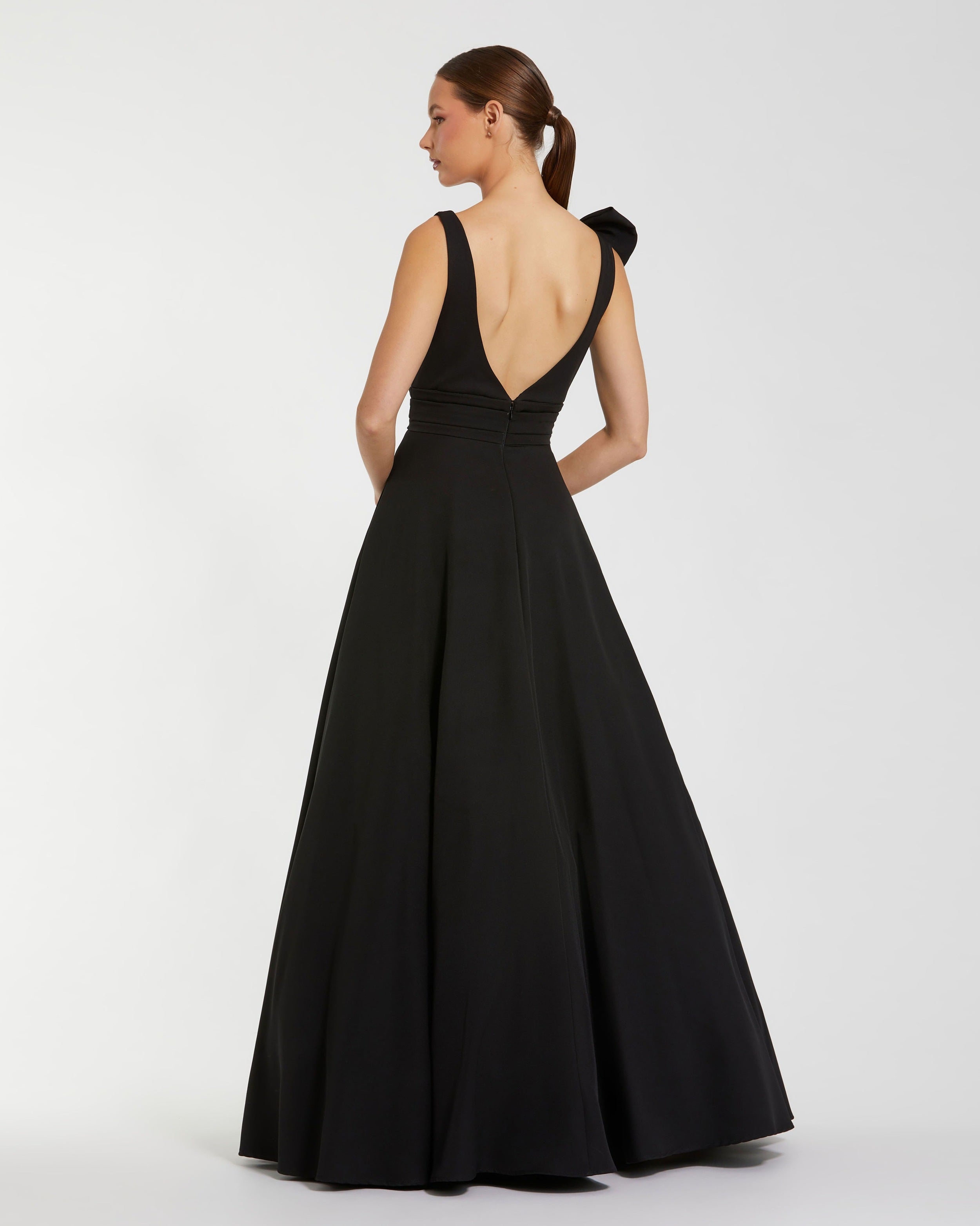 Black Crepe Sleeveless Plunge Neck Ball Gown With Bow - Ieena for Mac Duggal