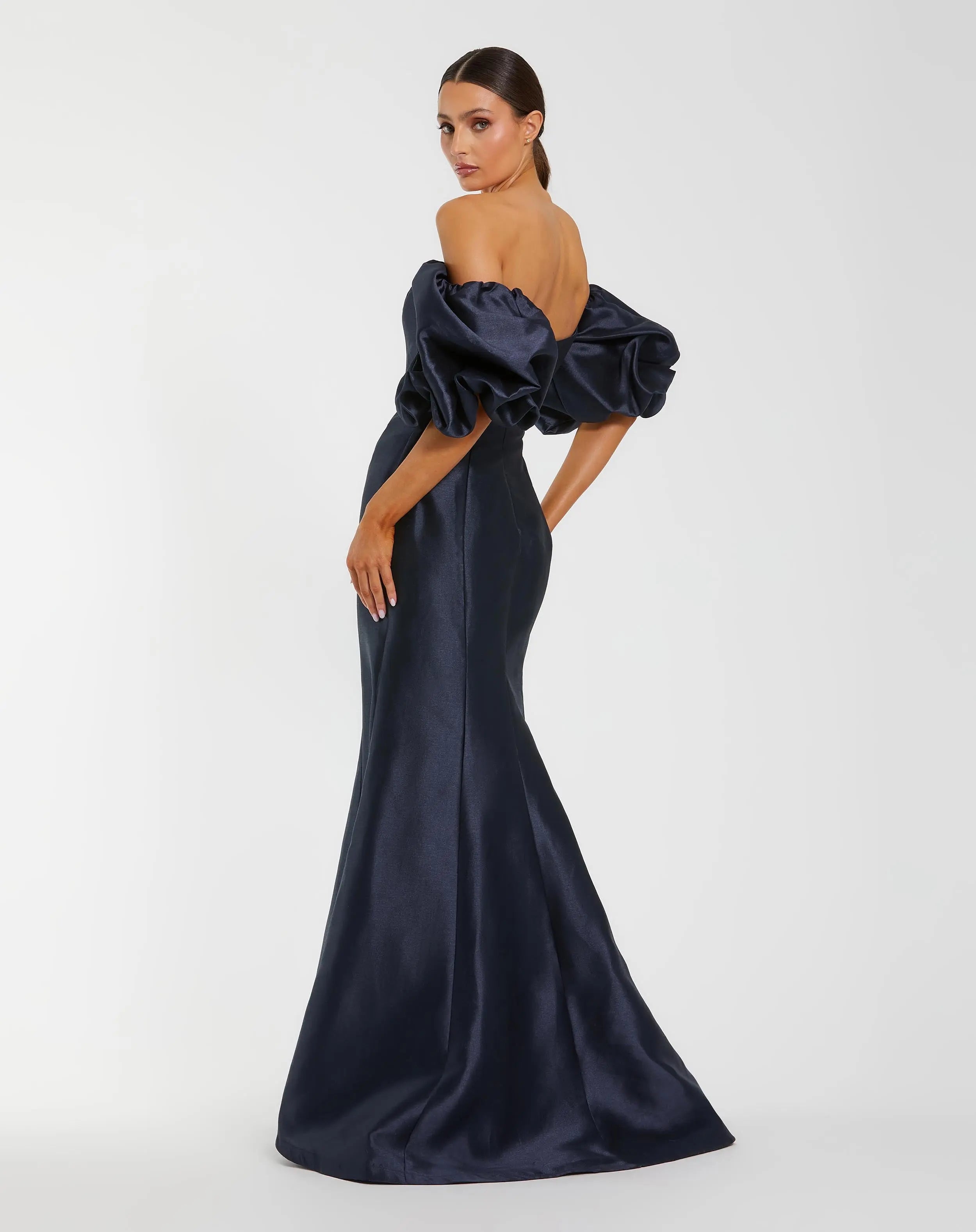 【N 】DOUBLE PUFF MERMAID OP ブラック Navy Sweetheart Off The Shoulder Puff Sleeve Gown | Mac Duggal