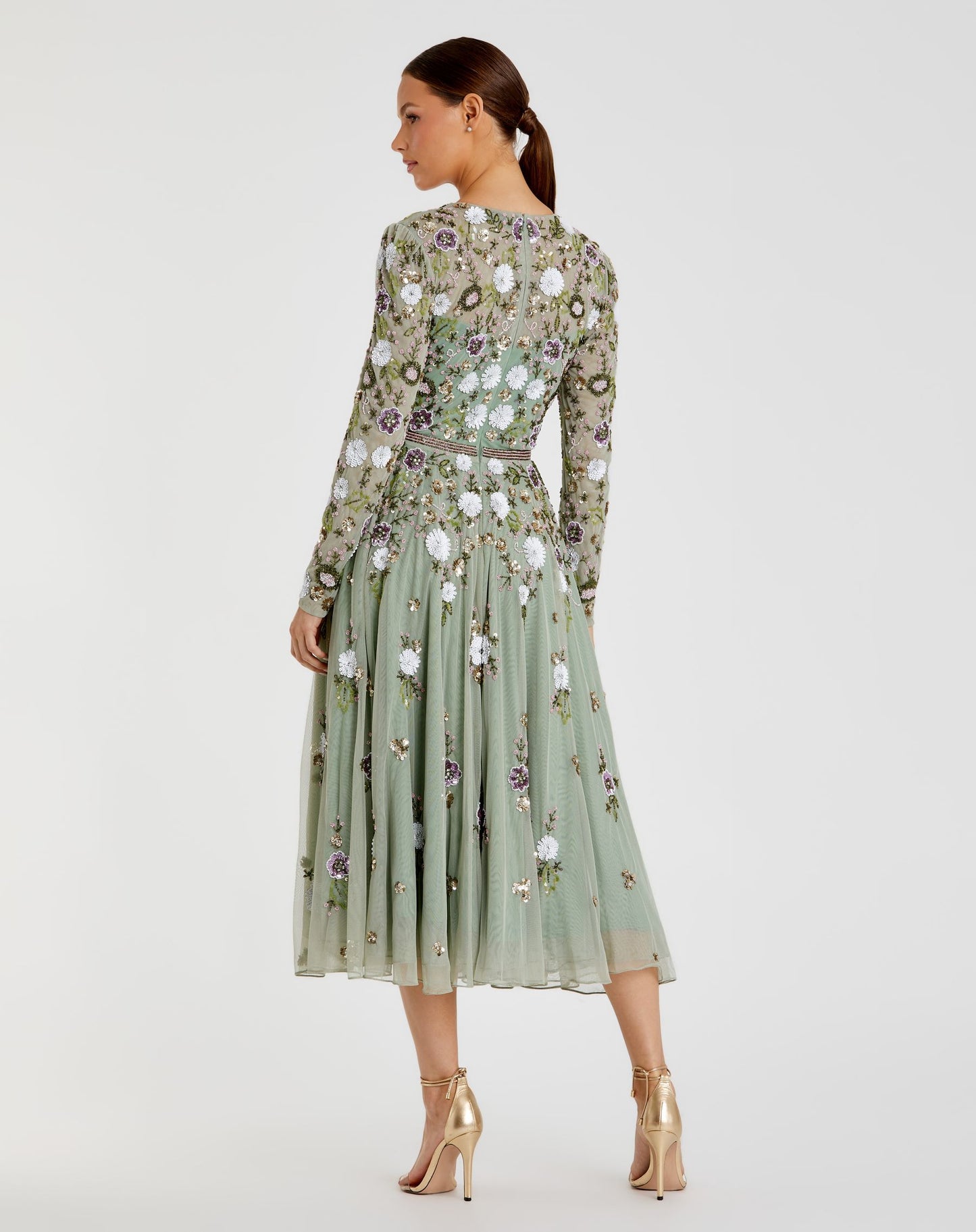 Robe midi fleurie à paillettes et manches longues, col haut