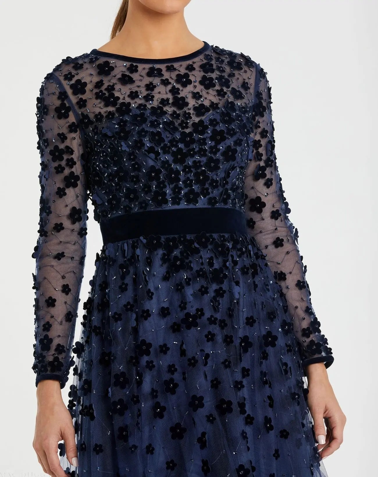 Mac Duggal - Navy Embellished Long Sleeve Velvet Trim A-Line Midi Dress - US 2 Mac Duggal - Navy Embellished Long Sleeve Velvet Trim A-Line Midi Dress - US 2