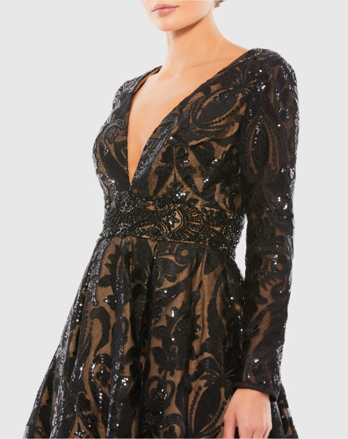 Robe de cocktail trapèze ornée de sequins