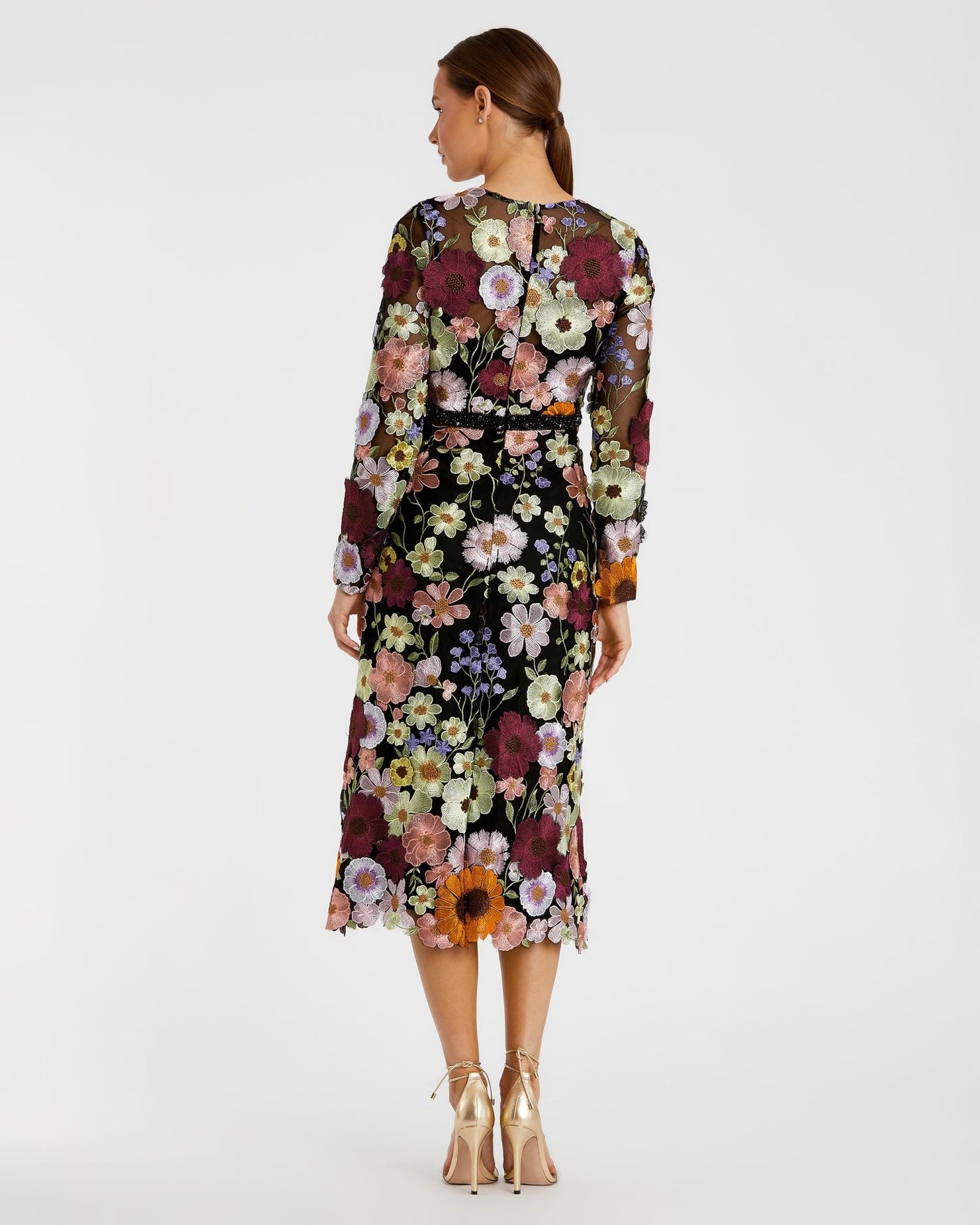 Robe trapèze brodée florale à col haut