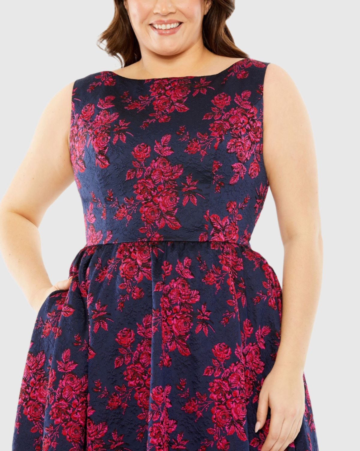 Vestido bordado floral sem mangas