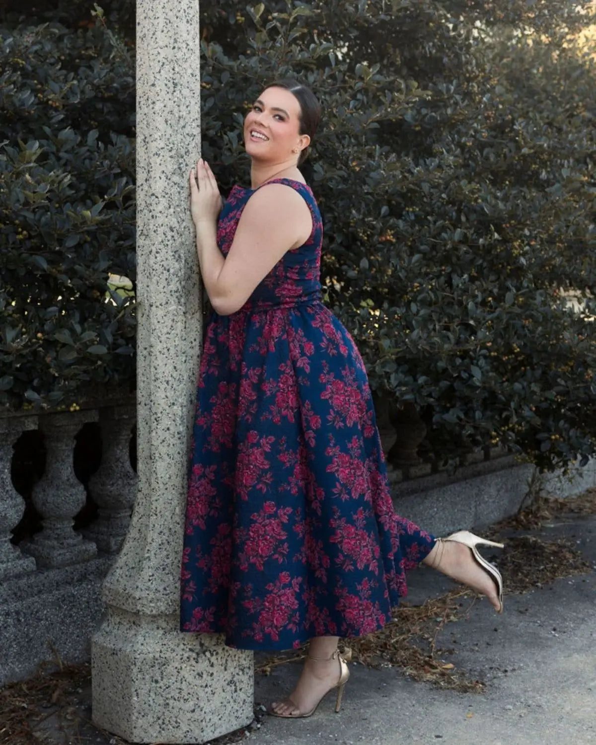 fitted lace wedding dress Navy Sleeveless Floral Embroidered Dress (Plus)