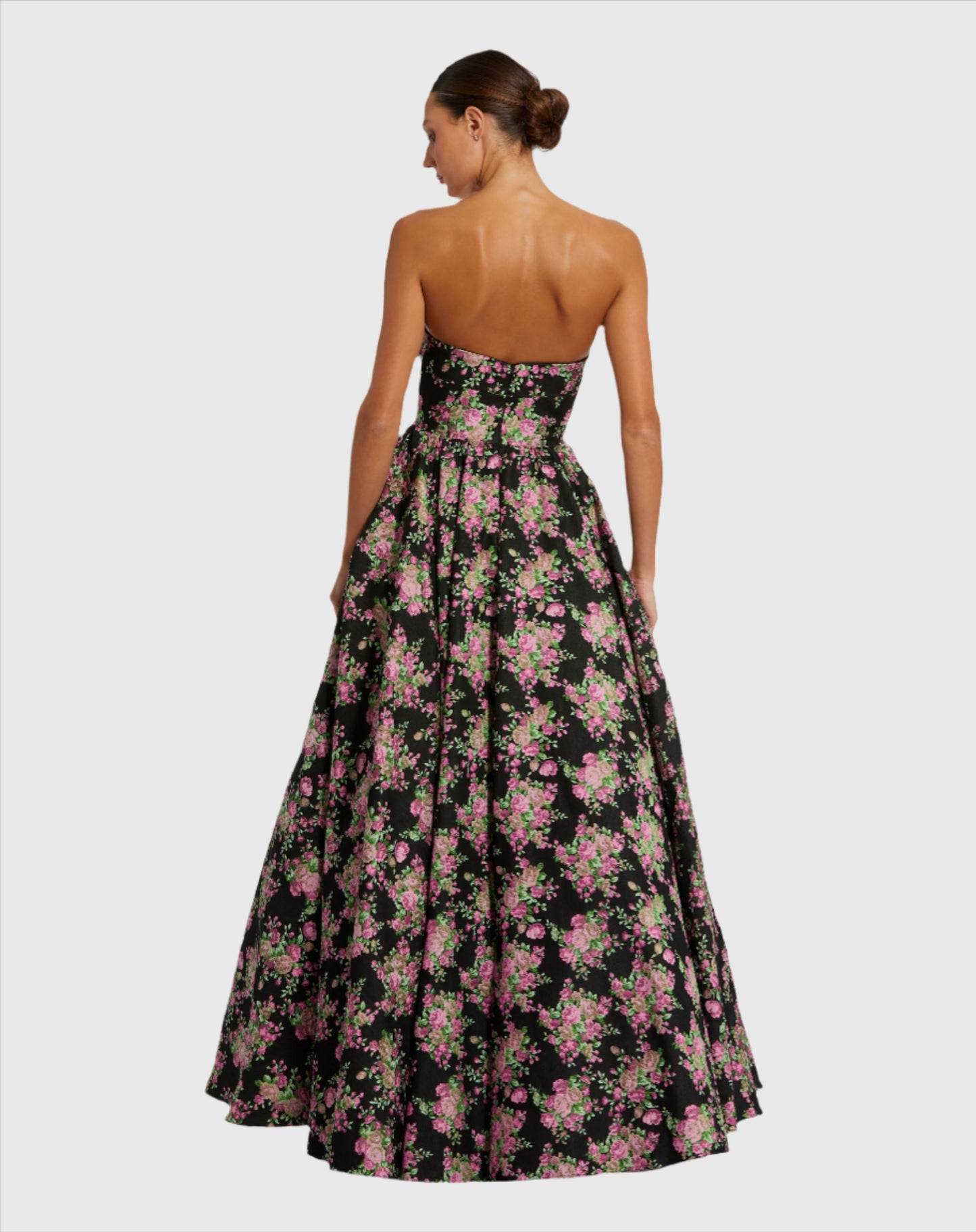 Vestido acampanado floral con brocado y escote corazón sin tirantes