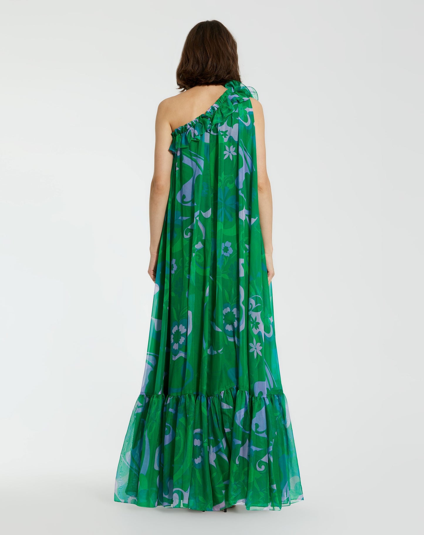 Robe longue imprimée en mousseline de soie à une épaule et à volants roses