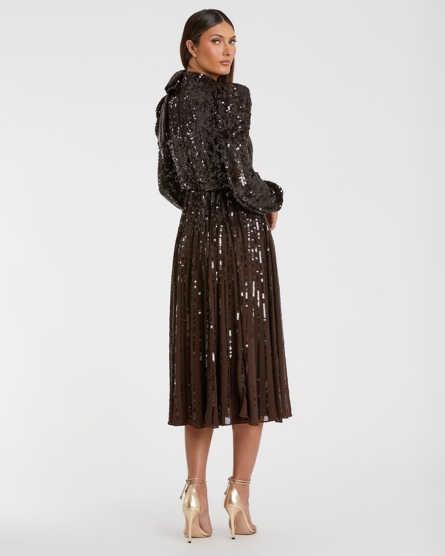 Robe mi-longue à sequins et manches longues