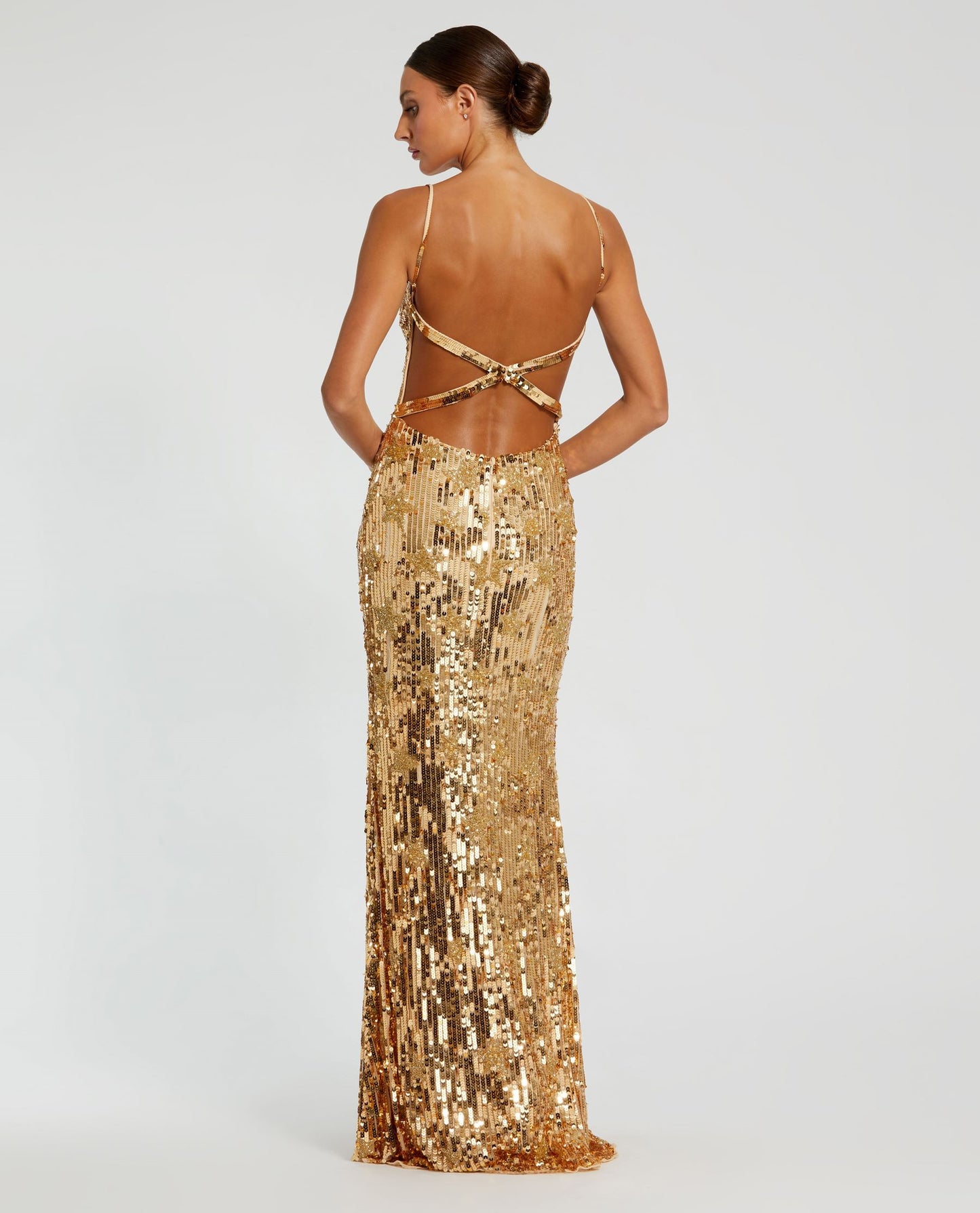 Robe avec étoiles et perles dans le dos croisé