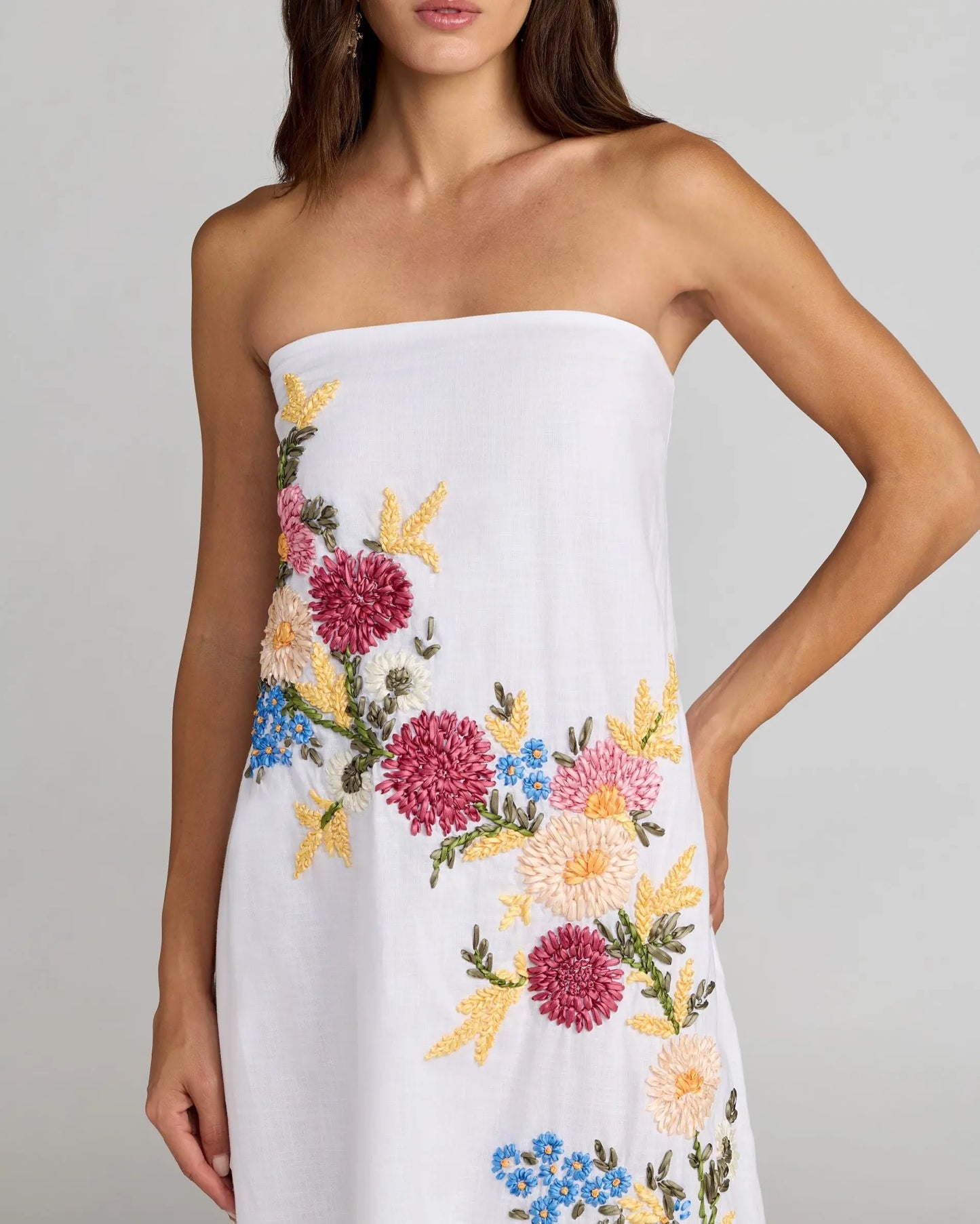 Mac Duggal - White Strapless Floral Embroidered Linen Gown - White Multi / XS Mac Duggal - White Strapless Floral Embroidered Linen Gown - White Multi / XS