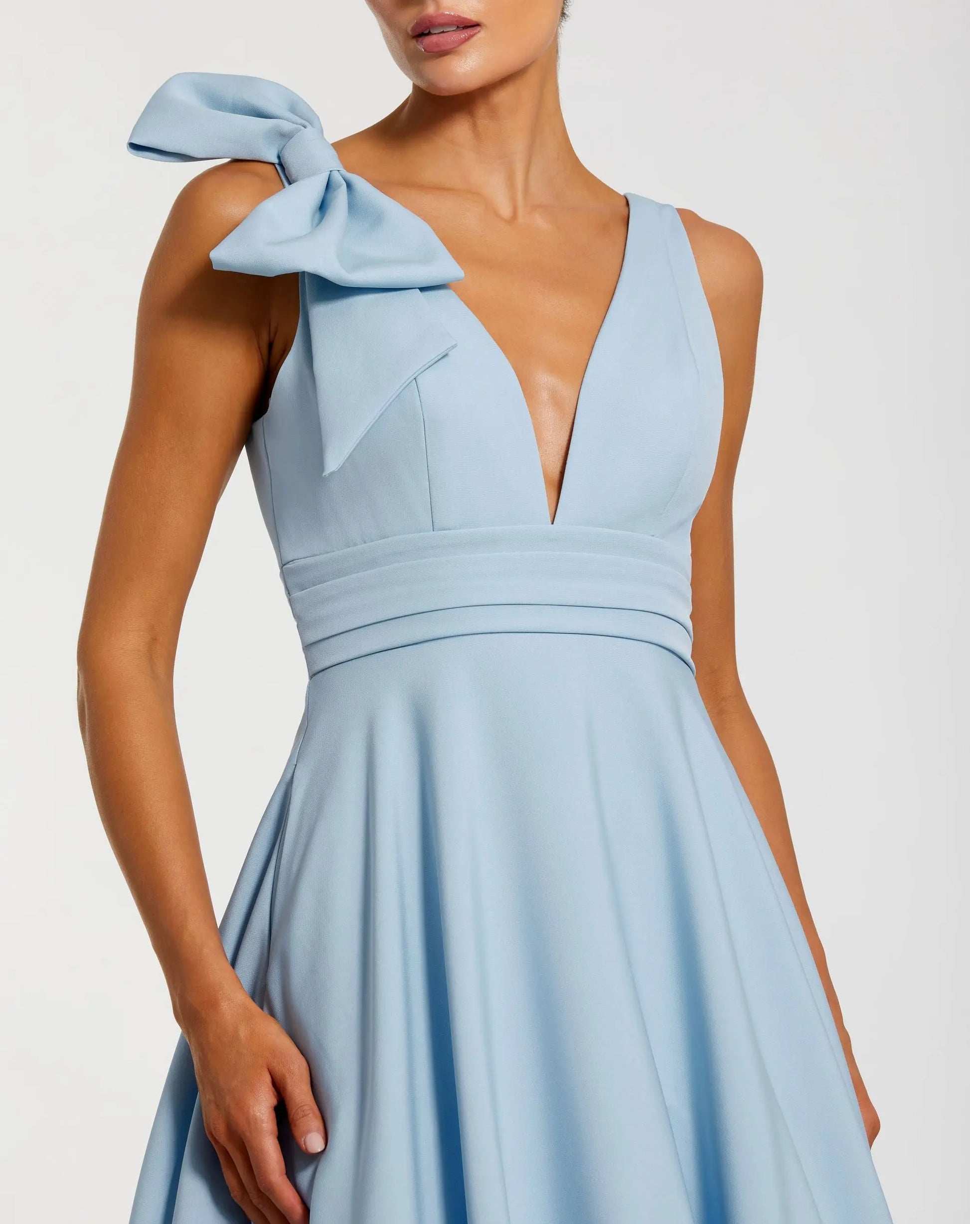 Mac Duggal Women's Petite Sleeveless Plunge Neck Ball Gown With Bow Detail - Blue - Size 10P Mac Duggal Women's Petite Sleeveless Plunge Neck Ball Gown With Bow Detail - Blue - Size 10P