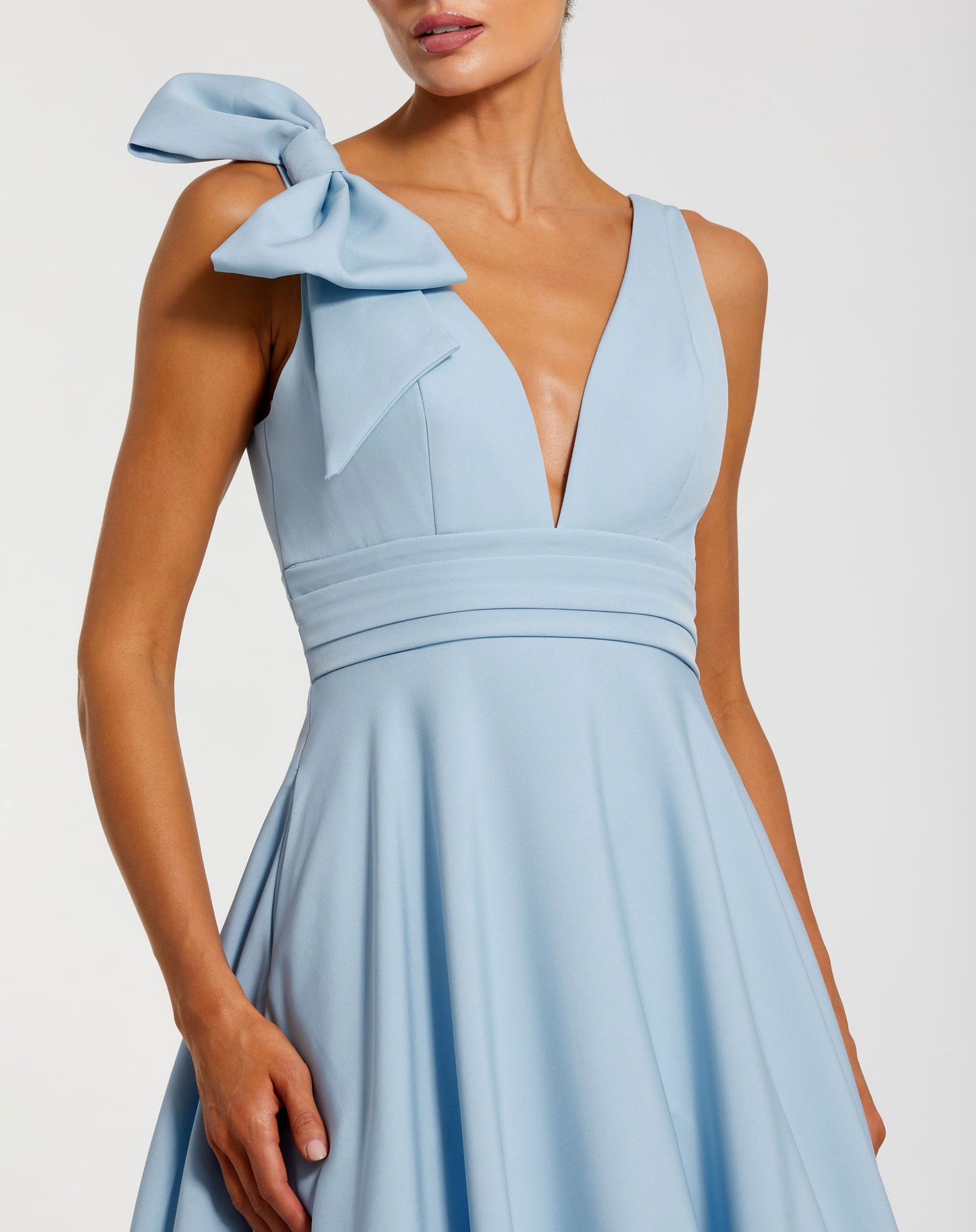 Petite Light Blue Sleeveless Plunge Neck Ball Gown With Bow Detail - Ieena for Mac Duggal