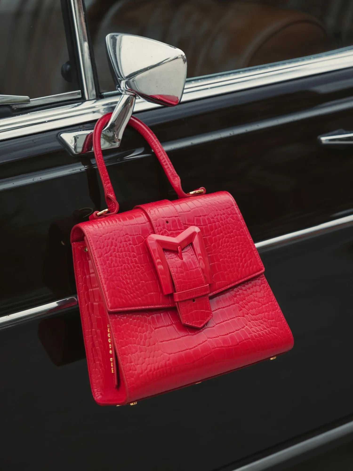 Buckled Medium Croco Cherry Leather Handbag with Detachable Strap - Mac Duggal