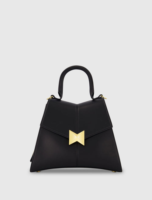 Bolso de mano de piel negra angular de tamaño mediano con herrajes dorados