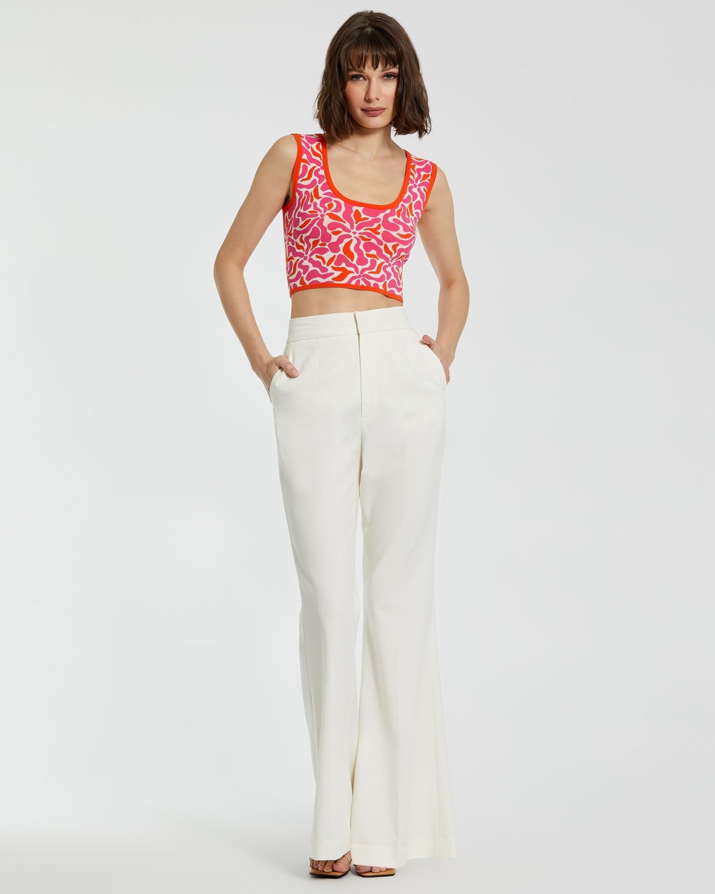 Regata cropped de malha floral sem mangas