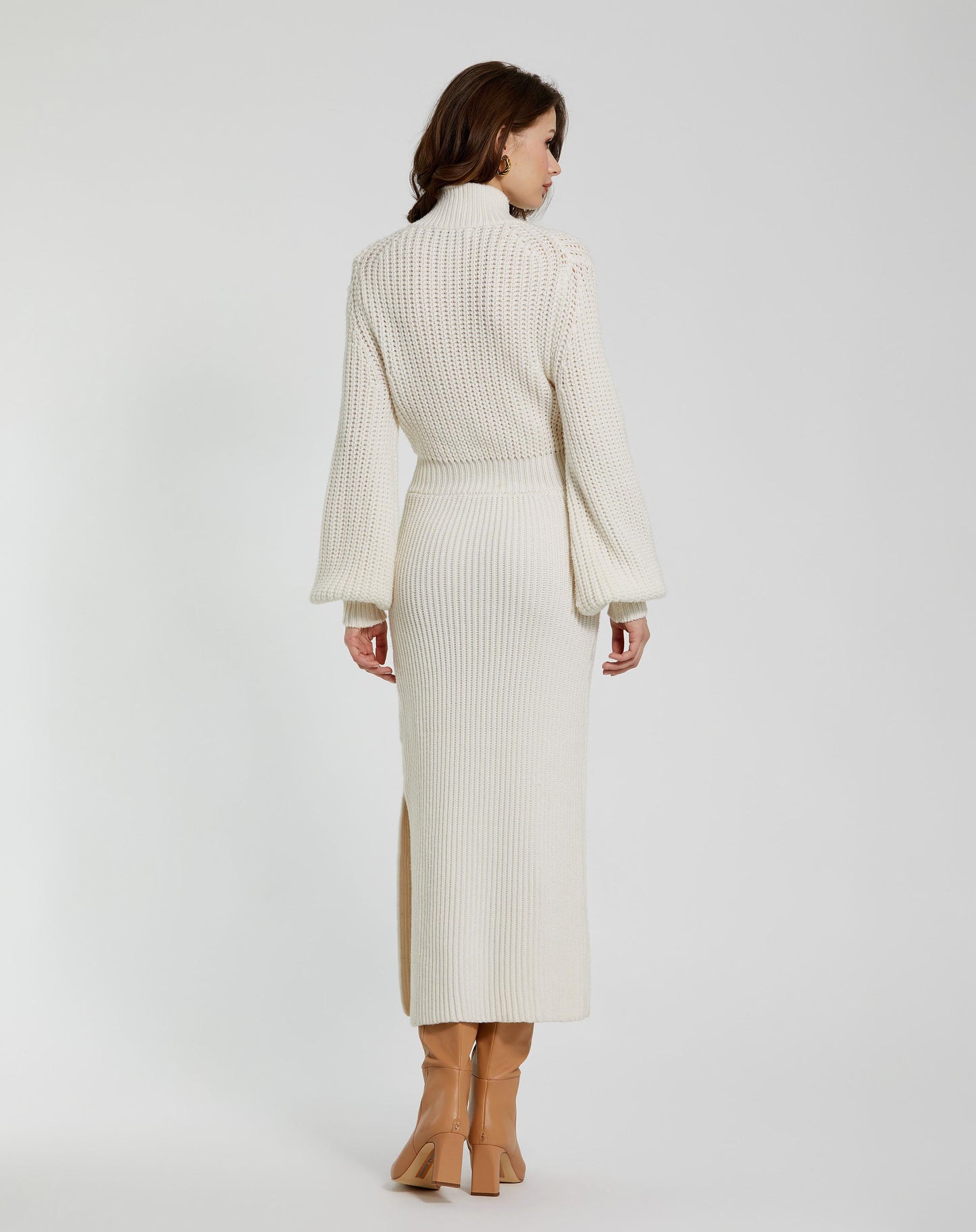 Robe midi en tricot à col roulé et manches longues