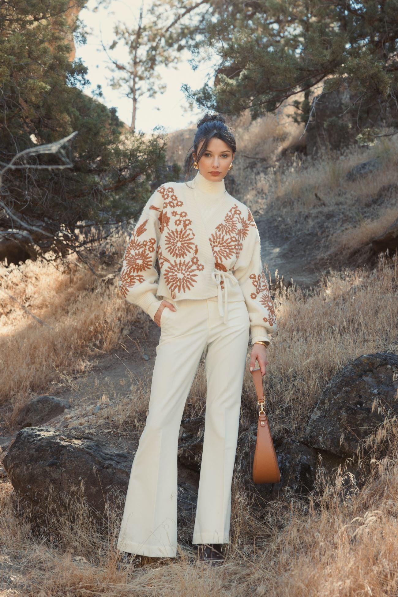 Cardigan de malha curta com detalhes florais