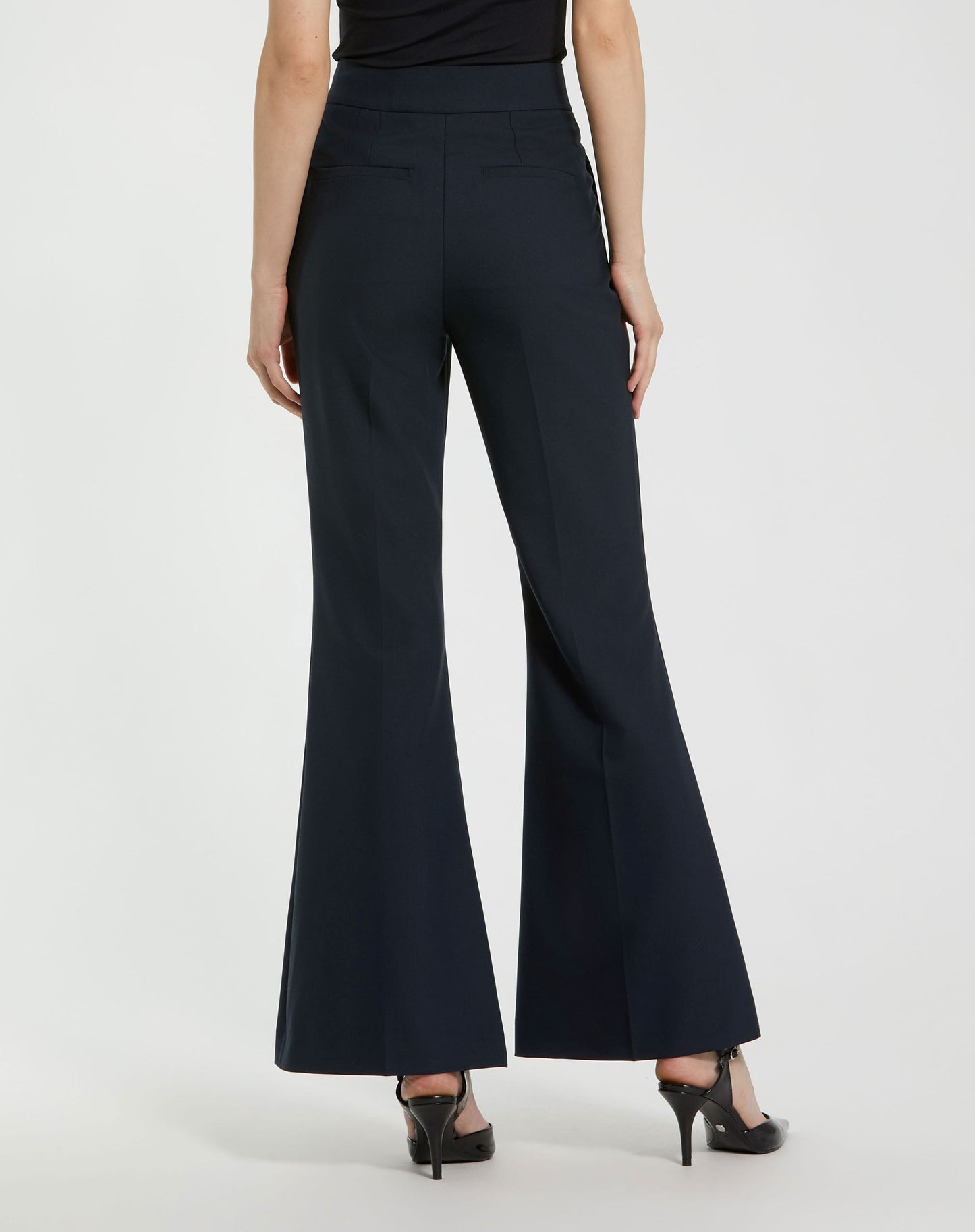 Pantalon évasé en crêpe classique