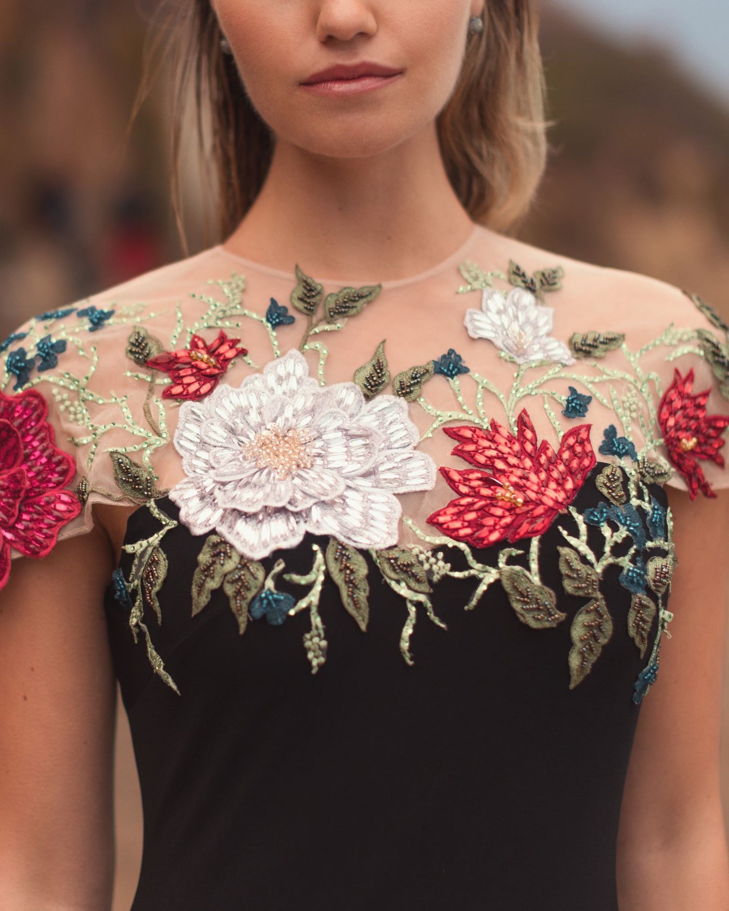 Vestido ajustado de punto con adornos florales