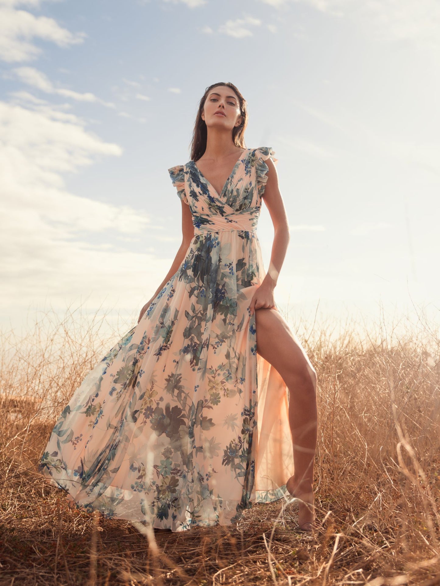 Vestido de gasa con mangas acampanadas y estampado floral