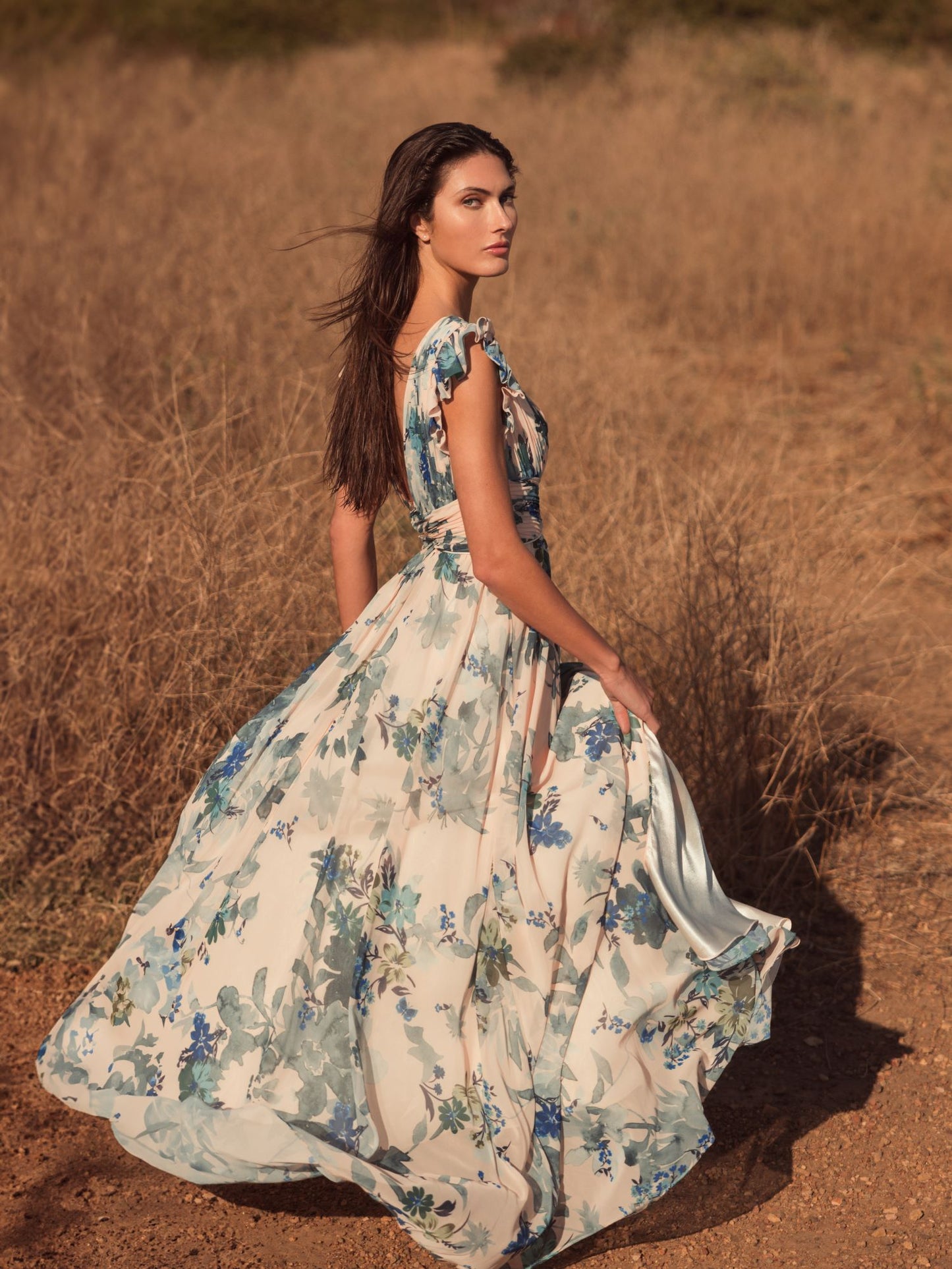 Vestido de gasa con mangas acampanadas y estampado floral