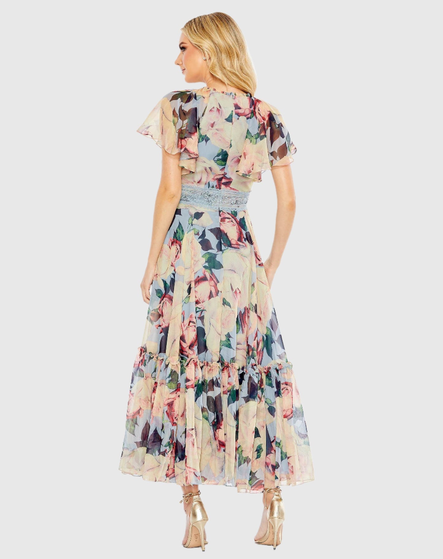 Vestido floral de gasa con cuello alto y mangas acampanadas